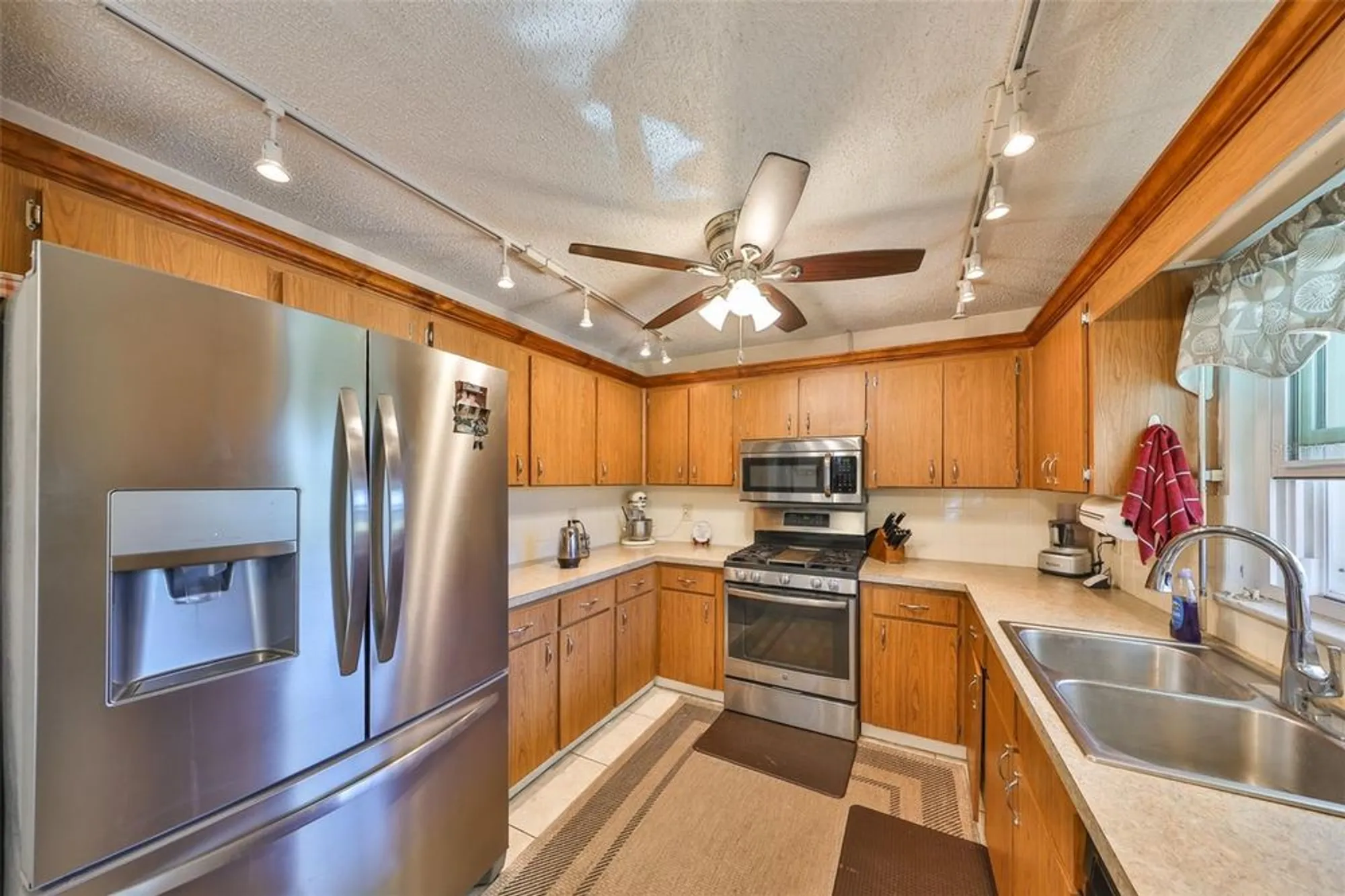 Property Slideshow image 23 of 53 | 672 allegheny dr, Sun City Center, FL, 33573