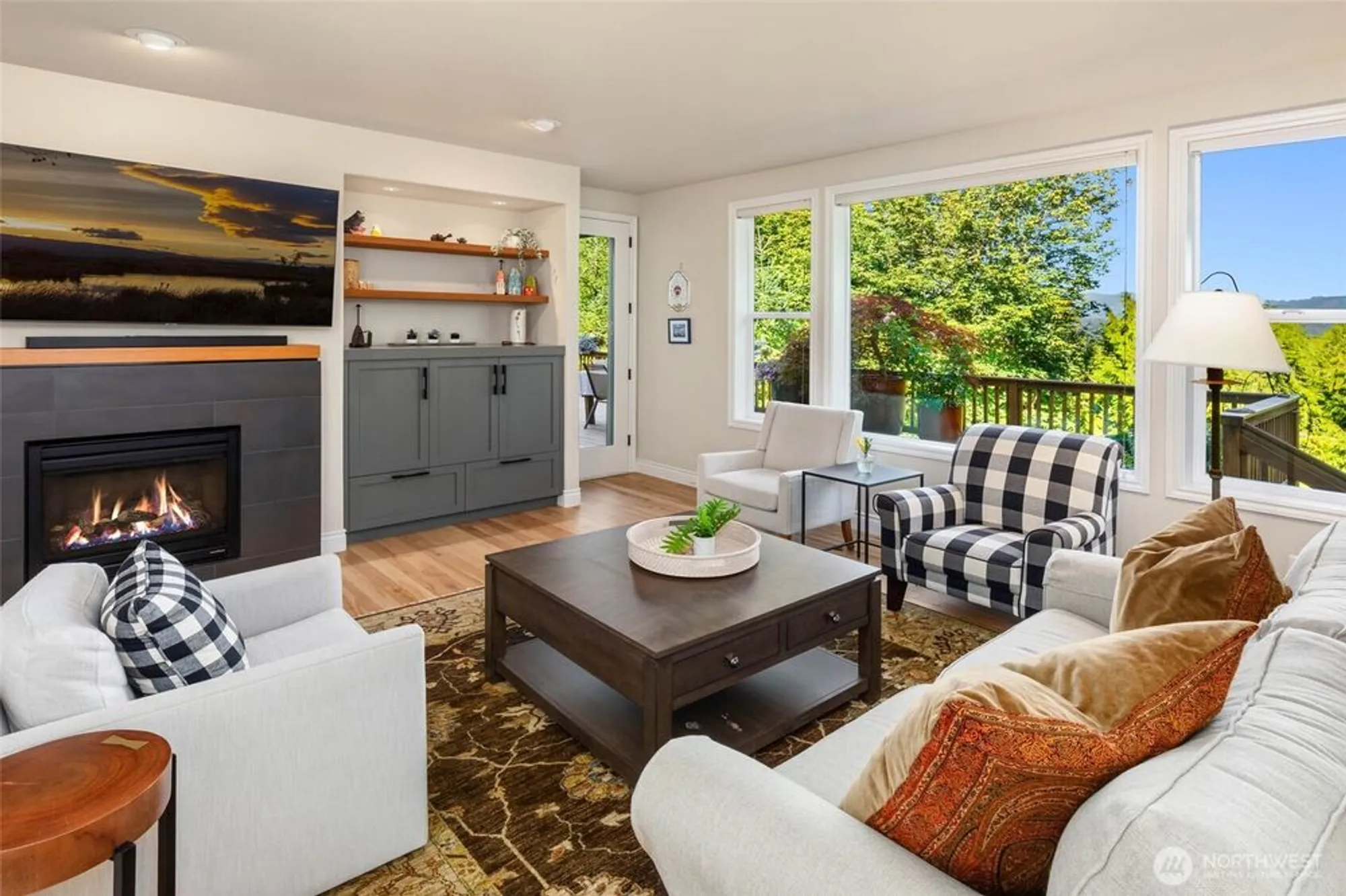 Property Slideshow image 13 of 38 | 12438 243rd pl, Redmond, WA, 98053