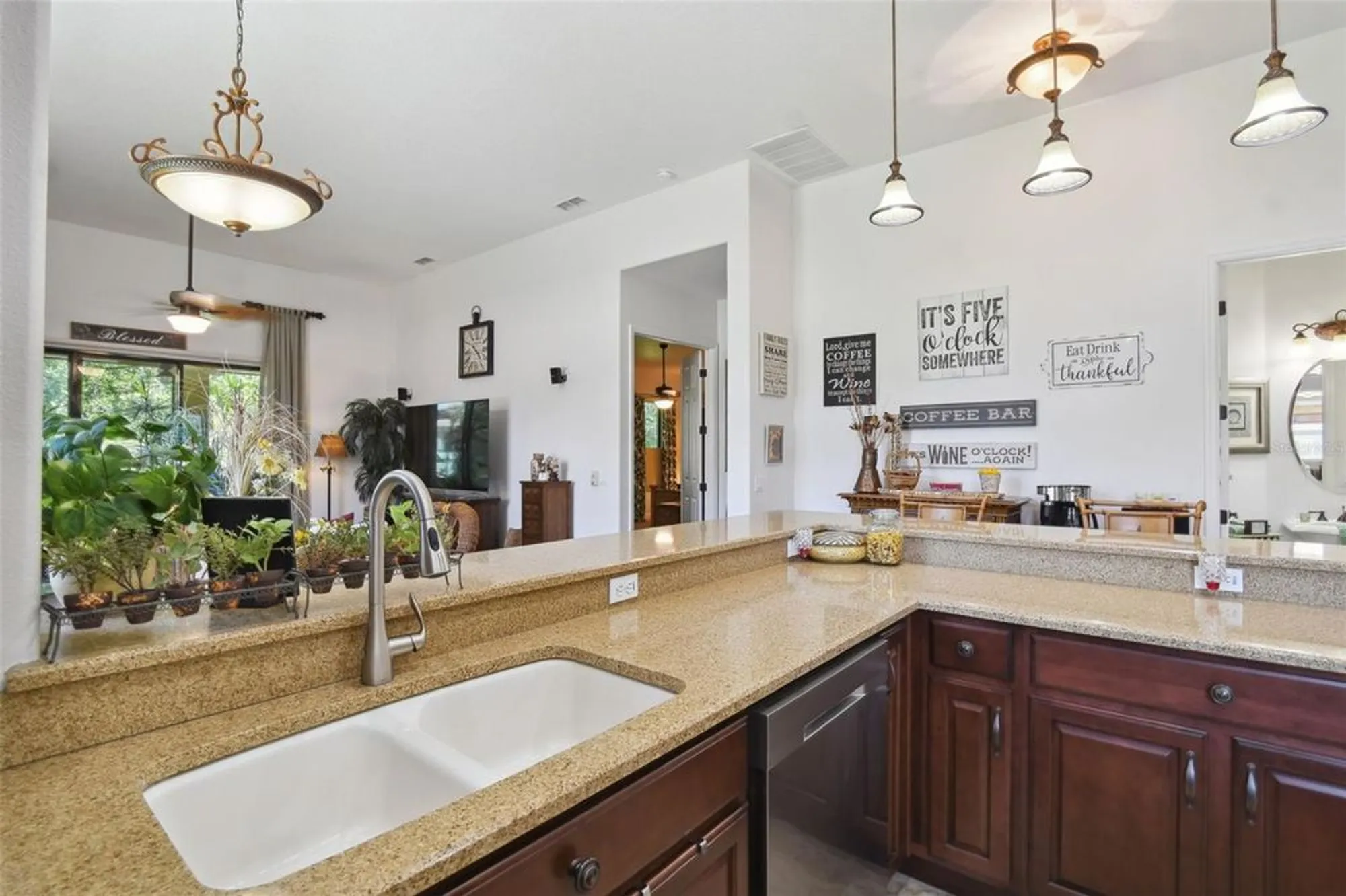 Property Slideshow image 6 of 52 | 806 ebb tide ln, Kissimmee, FL, 34759