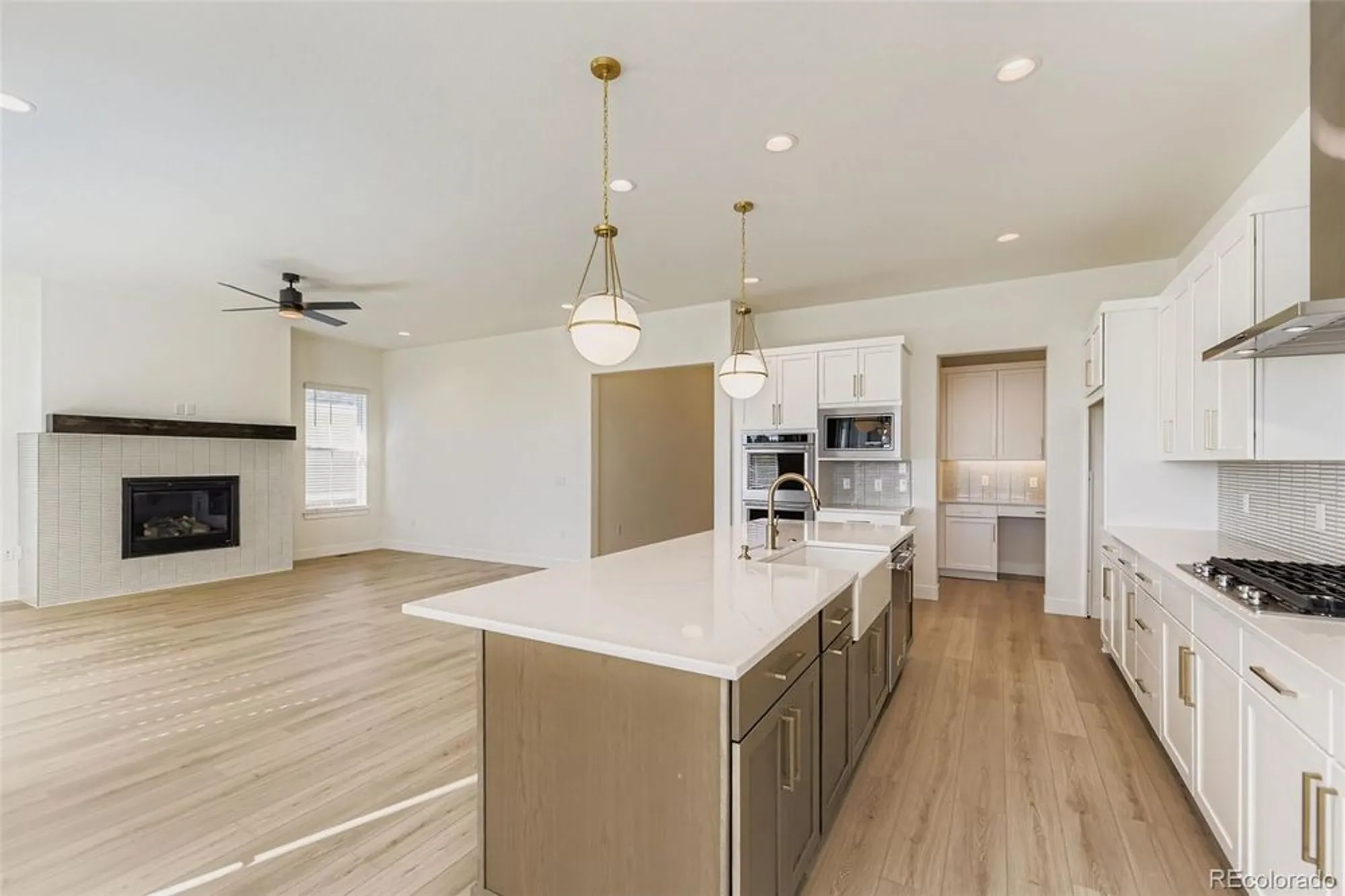 Property Slideshow image 9 of 28 | 9046 s shawnee ct, Aurora, CO, 80016