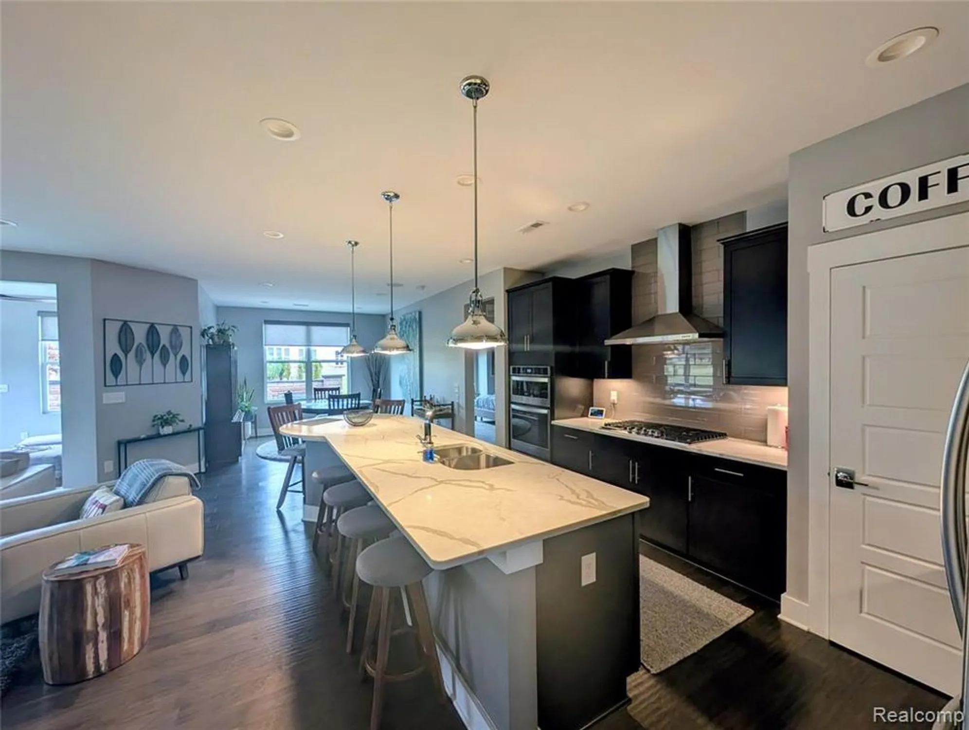 Property Slideshow image 19 of 51 | 27176 walloon way, Brownstown Twp, MI, 48134