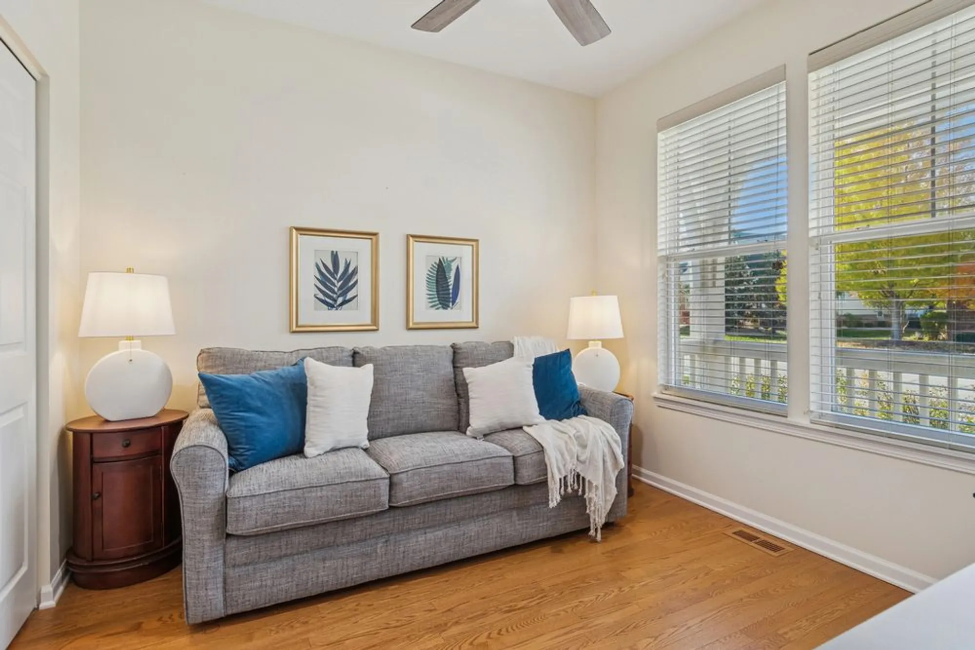 Property Slideshow image 16 of 38 | 2819 normandy cir, Naperville, IL, 60564