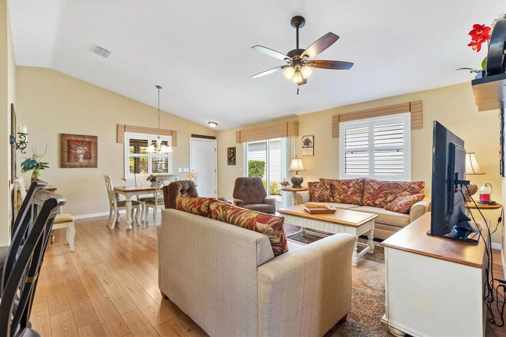 Property Slideshow image 10 of 24 | 2565 errol ter, The Villages, FL, 32162