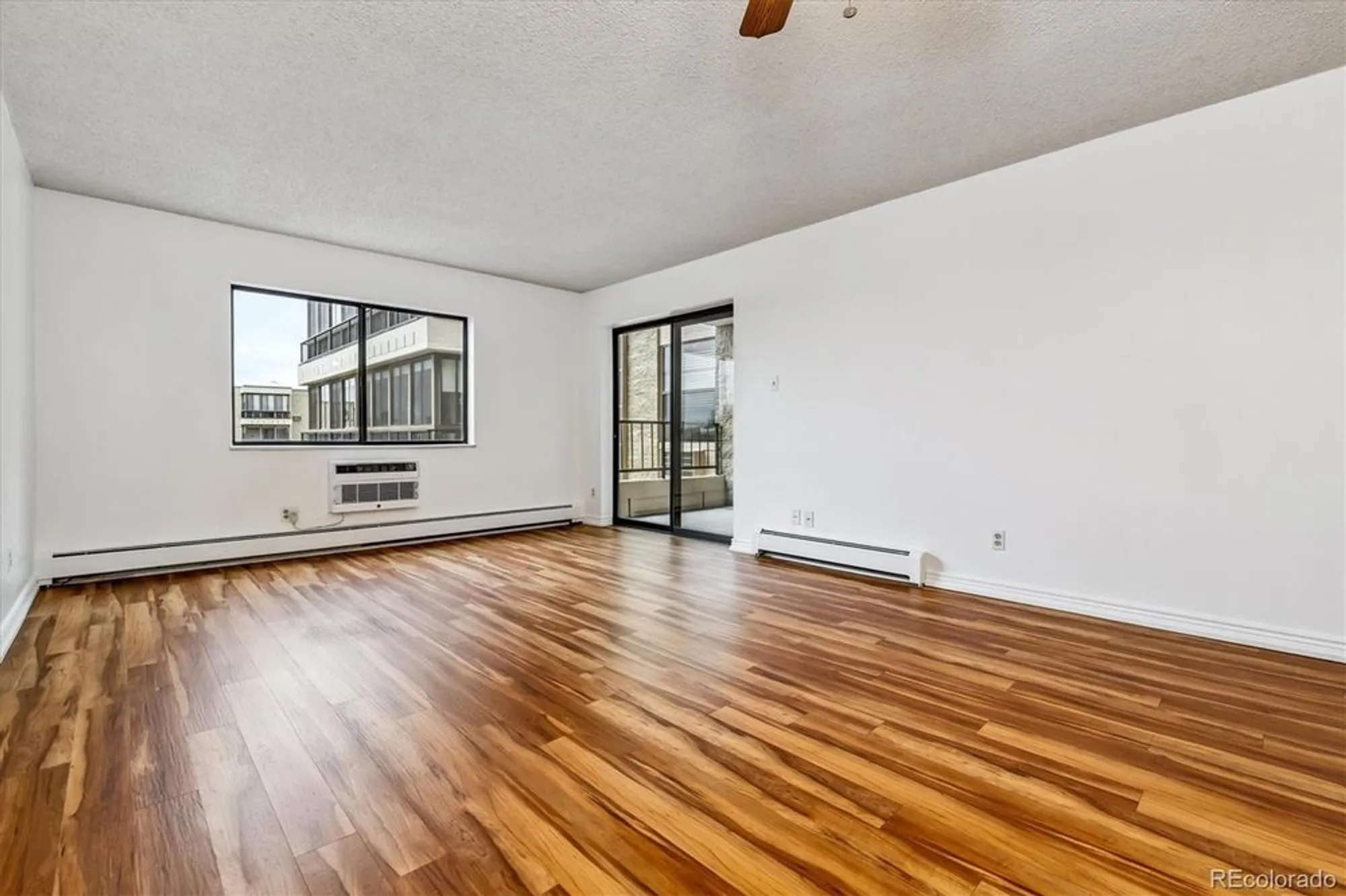 Property Slideshow image 8 of 35 | 13991 e marina dr apt 501, Aurora, CO, 80014