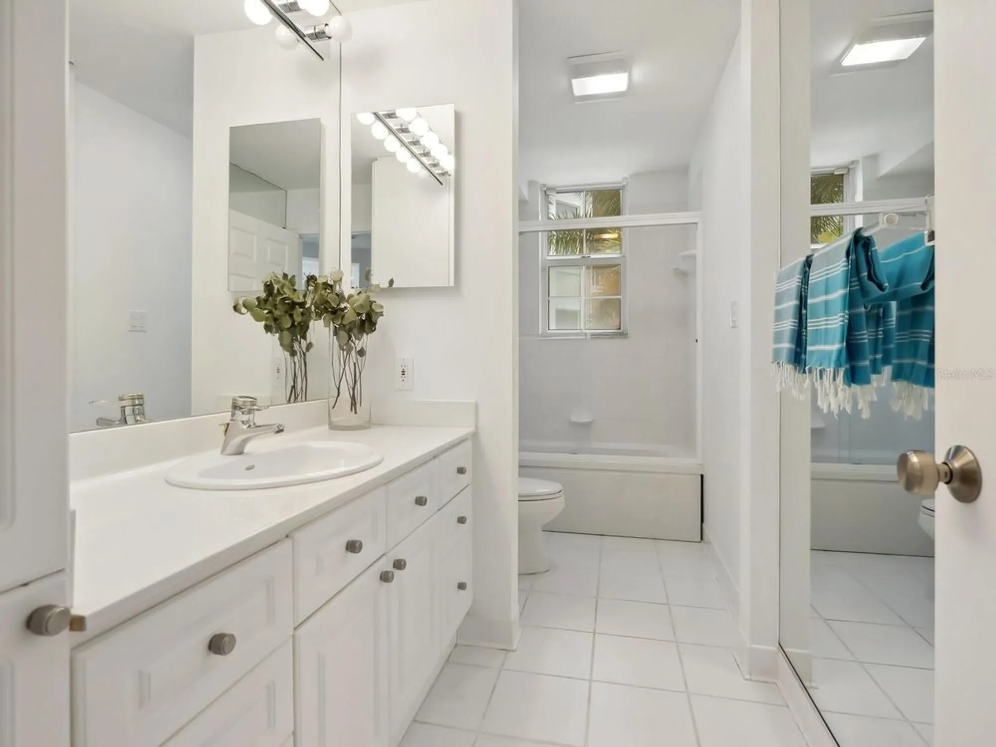 Property Slideshow image 35 of 61 | 5430 eagles point cir 101, Sarasota, FL, 34231