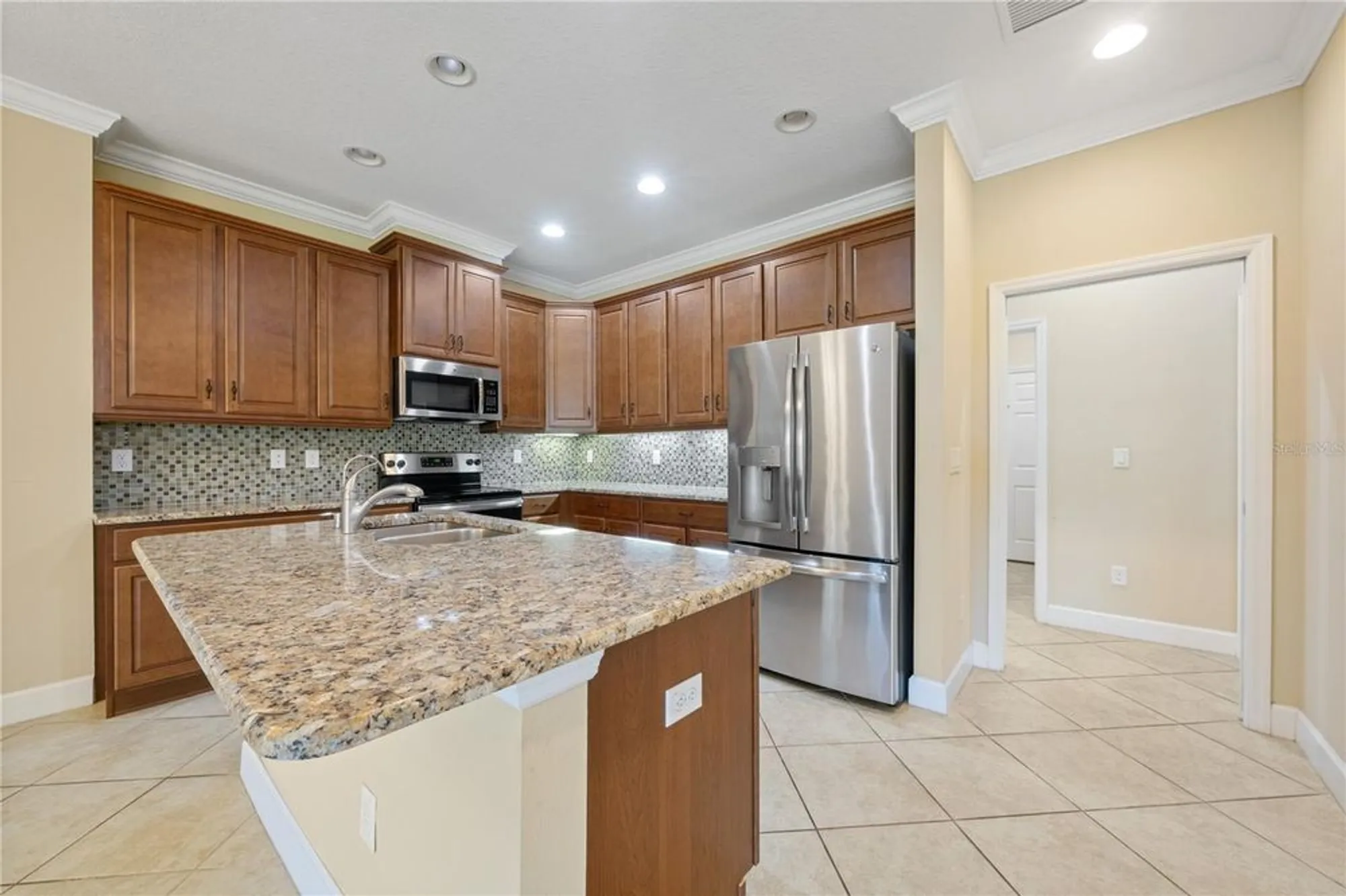 Property Slideshow image 11 of 57 | 802 chipper dr, Sun City Center, FL, 33573