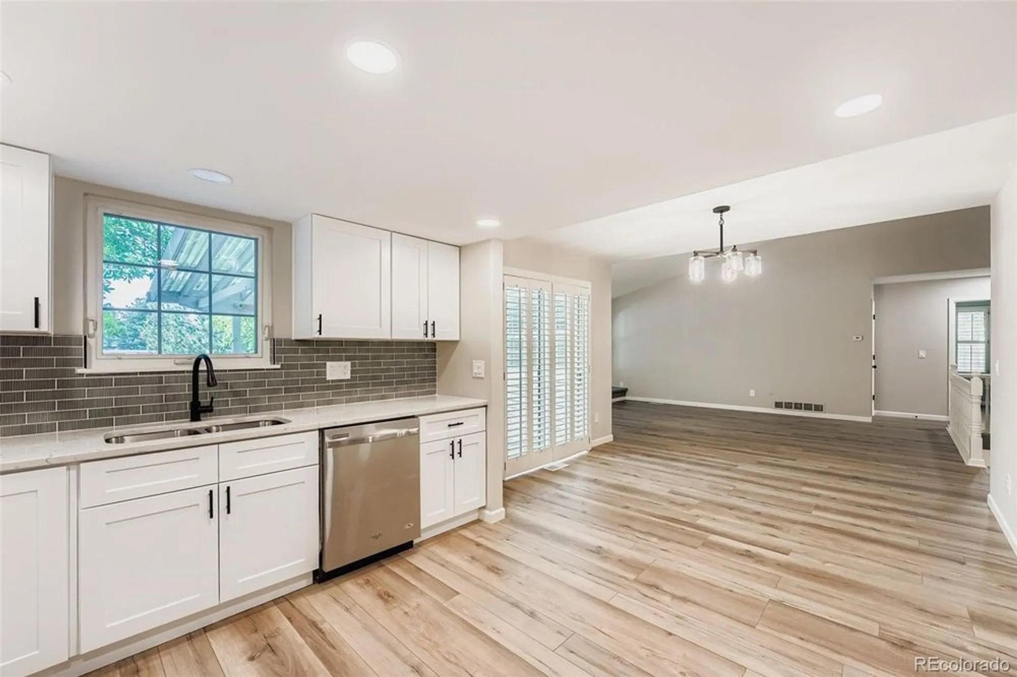 Property Slideshow image 7 of 22 | 2800 s heather gardens way b, Aurora, CO, 80014