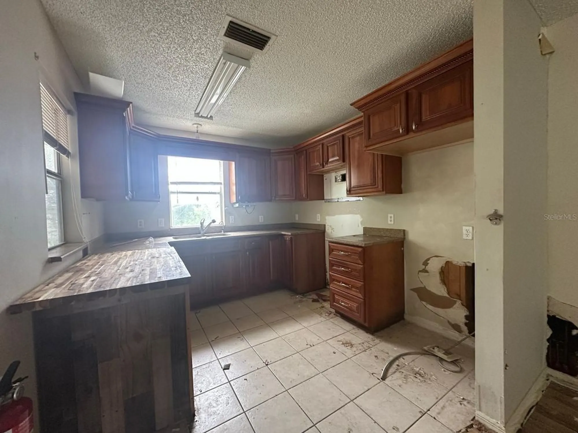 Property Slideshow image 4 of 14 | 534 saint andrews ct, Lady Lake, FL, 32159