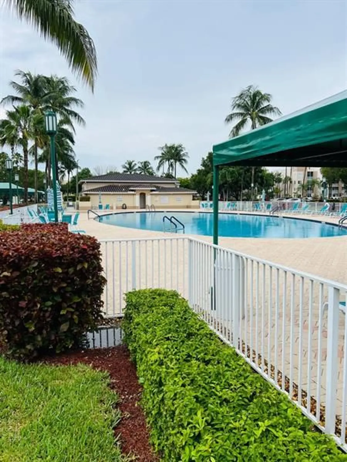 Property Slideshow image 11 of 14 | 9511 weldon cir g 306, Tamarac, FL, 33321