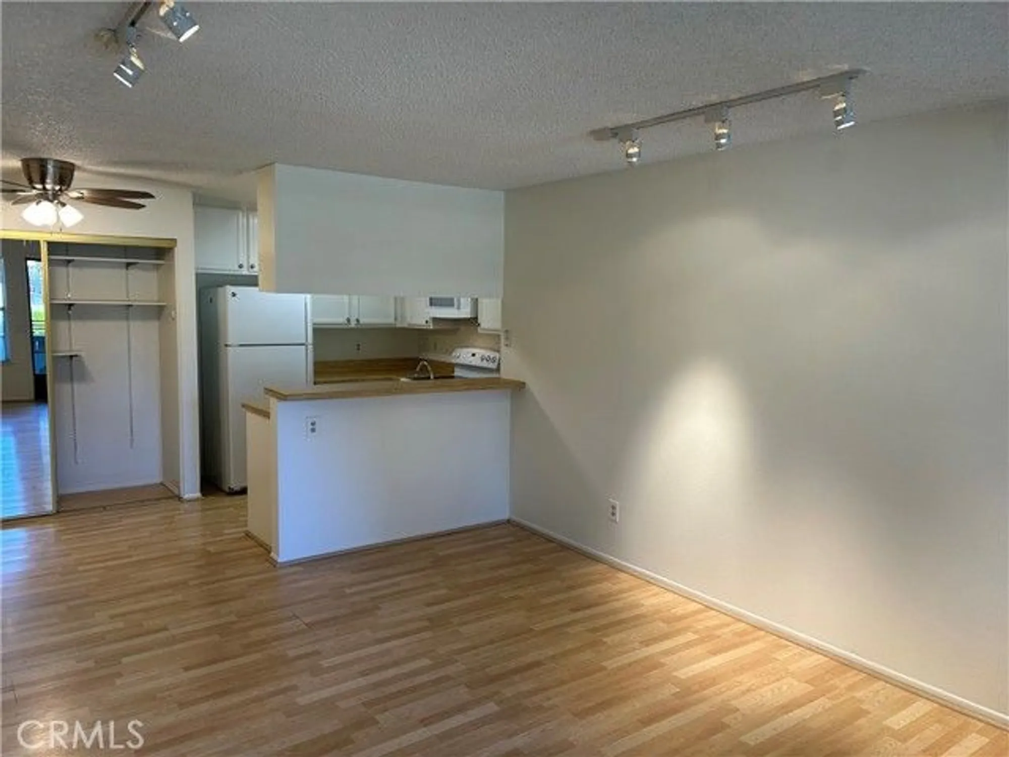 Property Slideshow image 4 of 47 | 18232 parkview ln 103, Huntington Beach, CA, 92648
