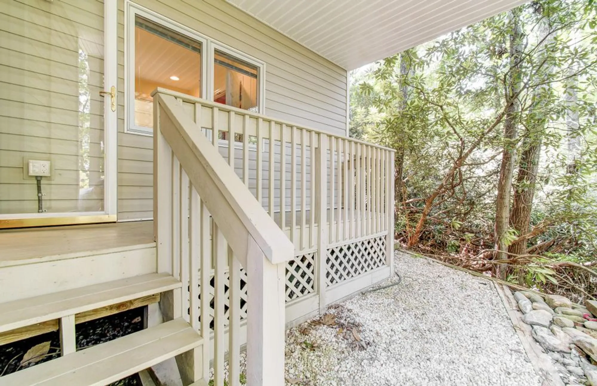 Property Slideshow image 31 of 38 | 305 e high point ln, Hendersonville, NC, 28791