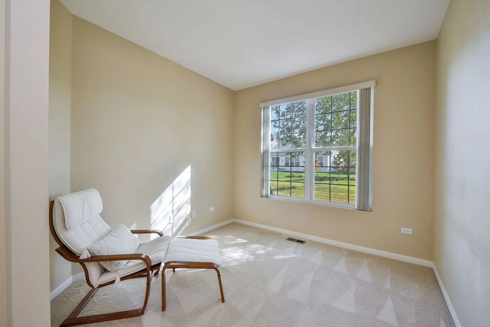 Property Slideshow image 13 of 26 | 2525 rolling rdg, Elgin, IL, 60124