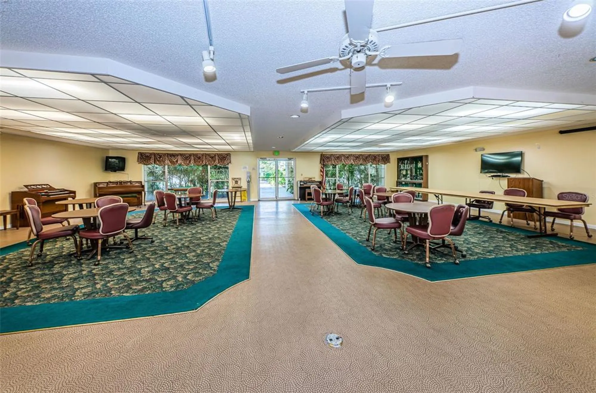 Property Slideshow image 51 of 84 | 5501 80th st n unit 405, St Petersburg, FL, 33709