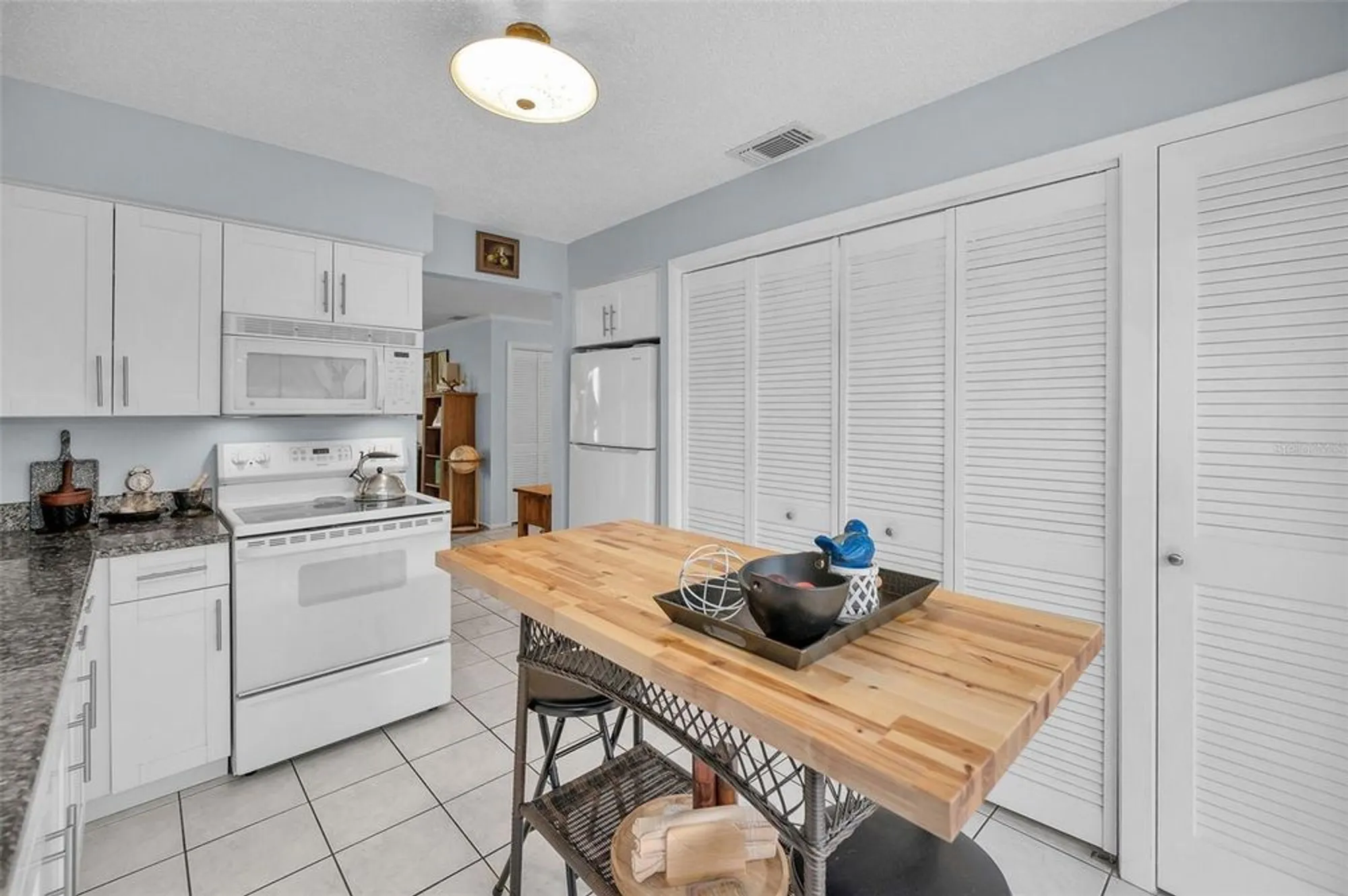 Property Slideshow image 13 of 84 | 3862 lighthouse way, New Port Richey, FL, 34652