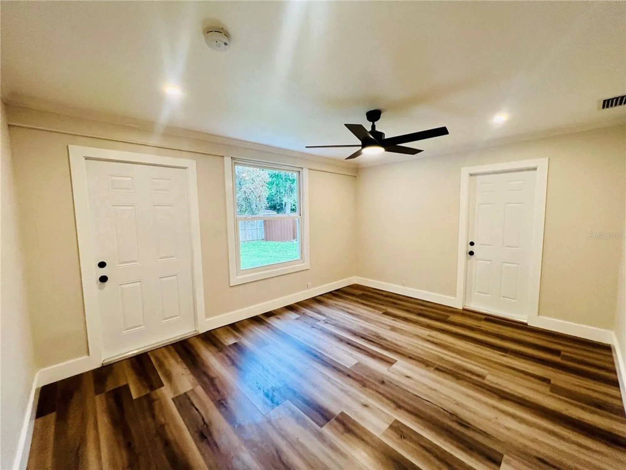 Property Slideshow image 10 of 28 | 801 leeward way, Palm Harbor, FL, 34685