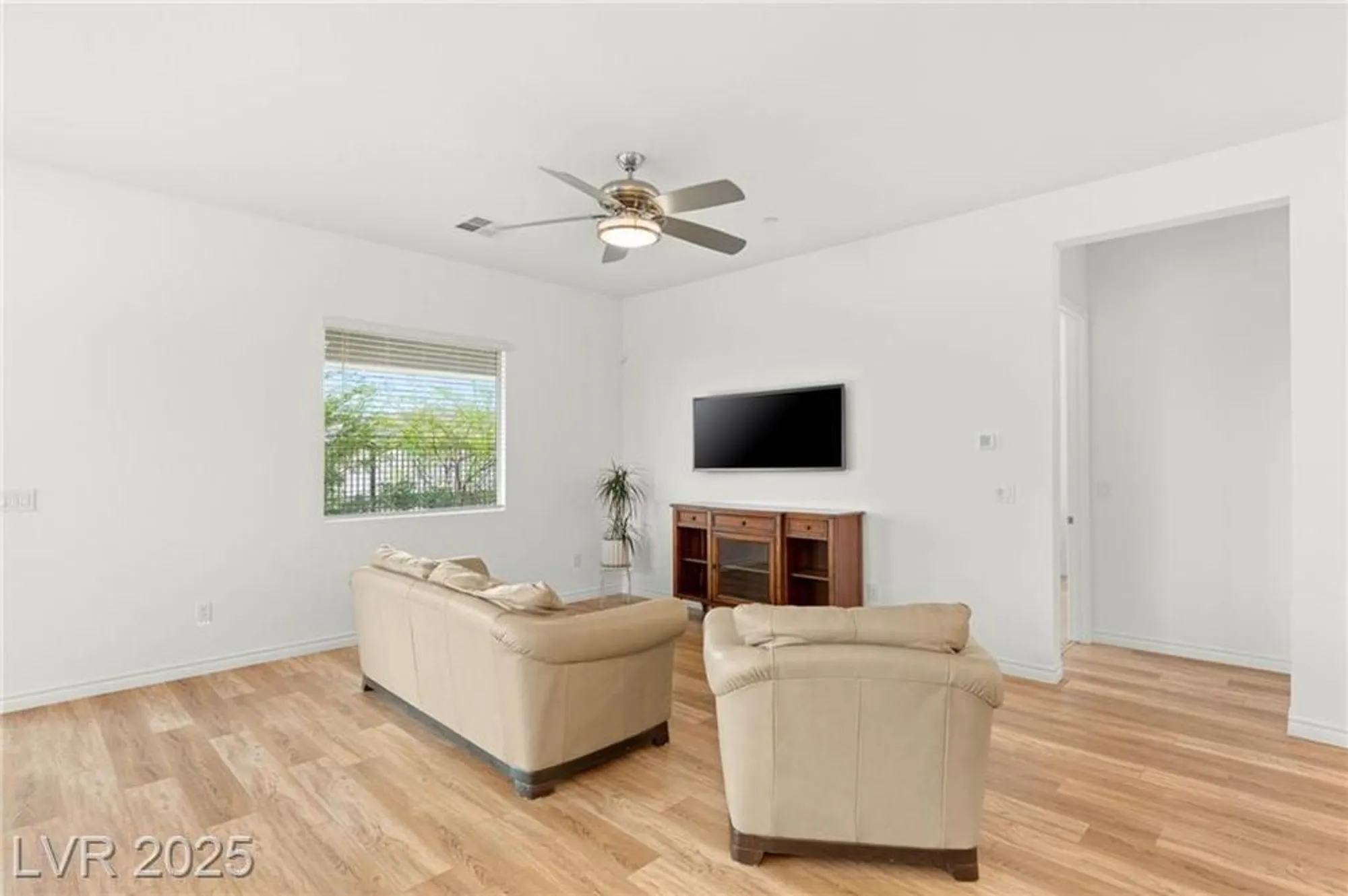 Property Slideshow image 13 of 33 | 912 calluna hills ln, Las Vegas, NV, 89138