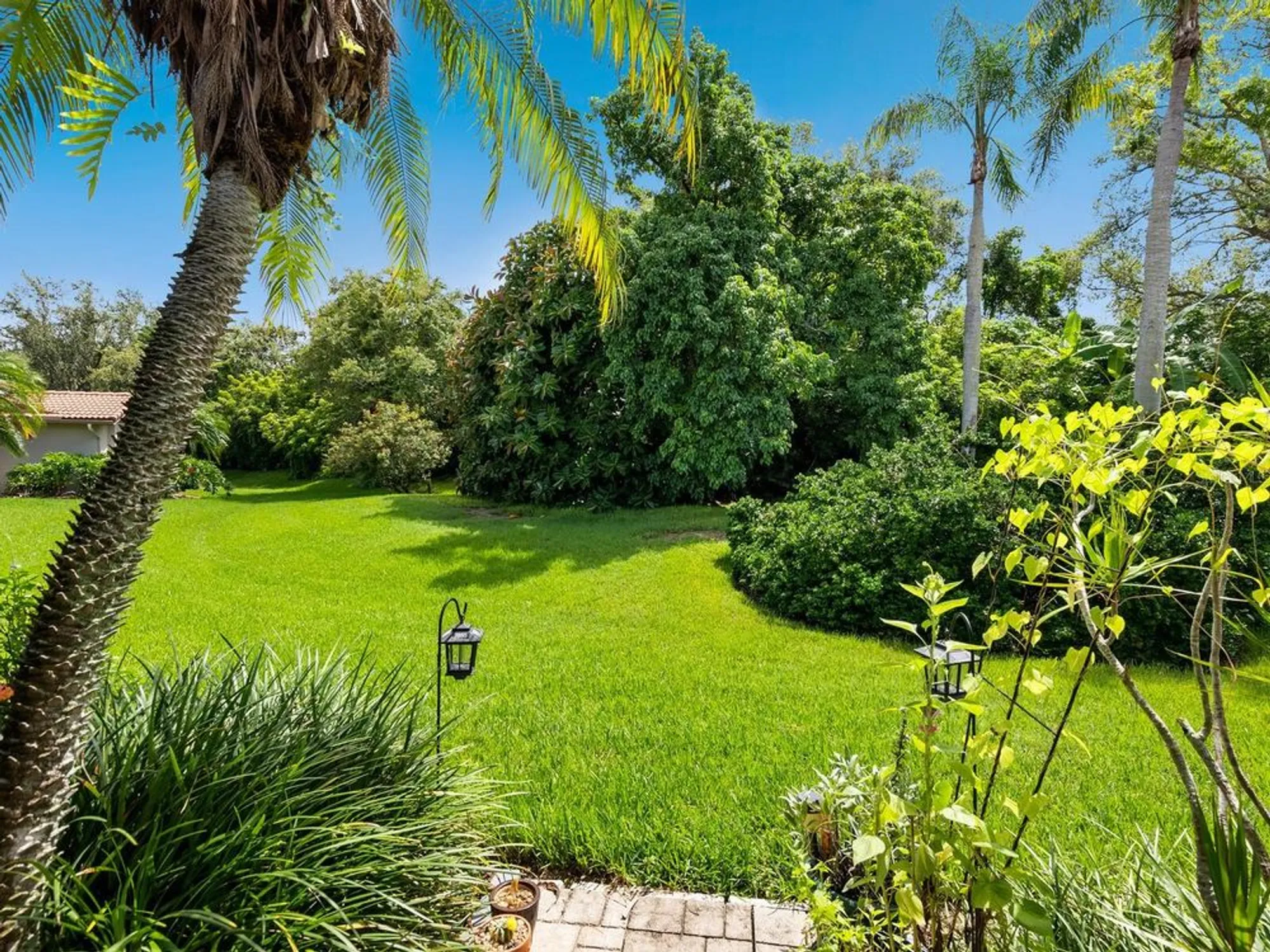 Property Slideshow image 13 of 44 | 4004 wilshire cir 89, Sarasota, FL, 34238