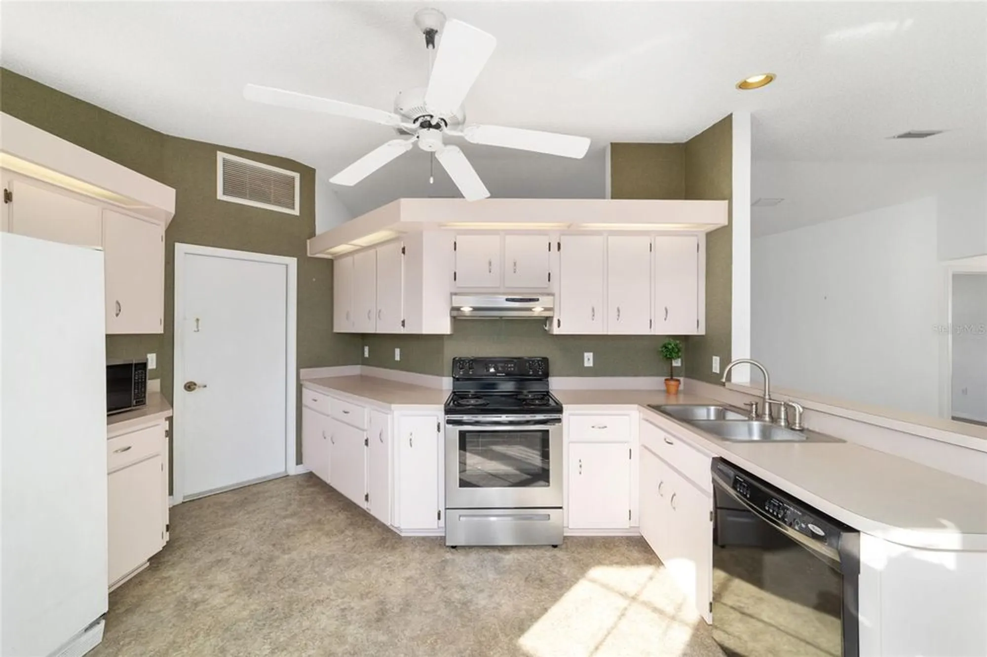 Property Slideshow image 21 of 55 | 8152 sw 108th loop, Ocala, FL, 34481