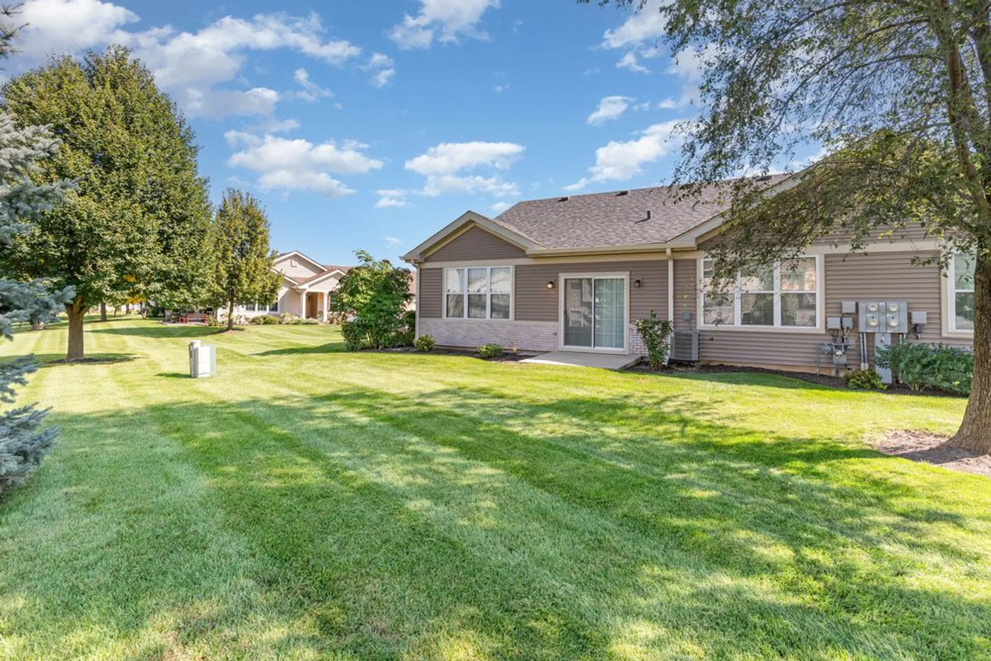 Property Slideshow image 22 of 25 | 16416 crescent lake ct, Crest Hill, IL, 60403