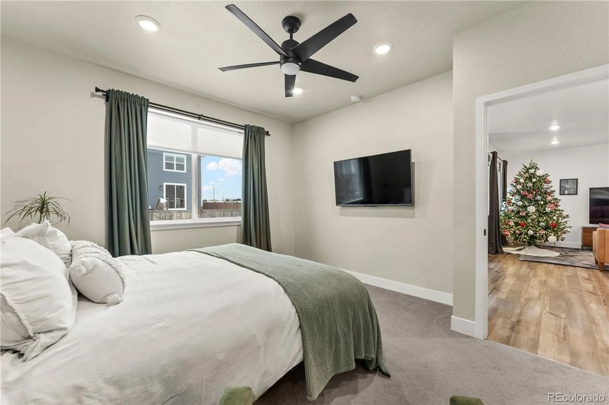 Property Slideshow image 26 of 49 | 483 white sand trl, Castle Rock, CO, 80104