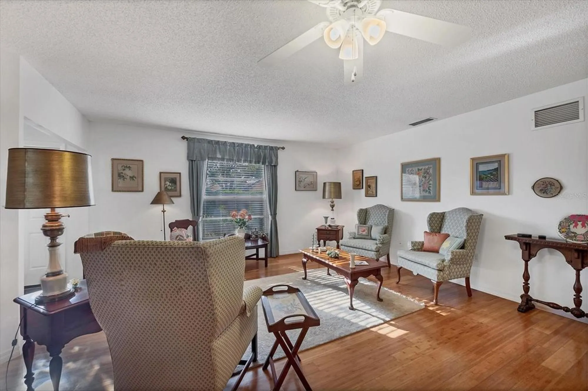 Property Slideshow image 5 of 29 | 4058 oakhurst dr 3174, Sarasota, FL, 34233