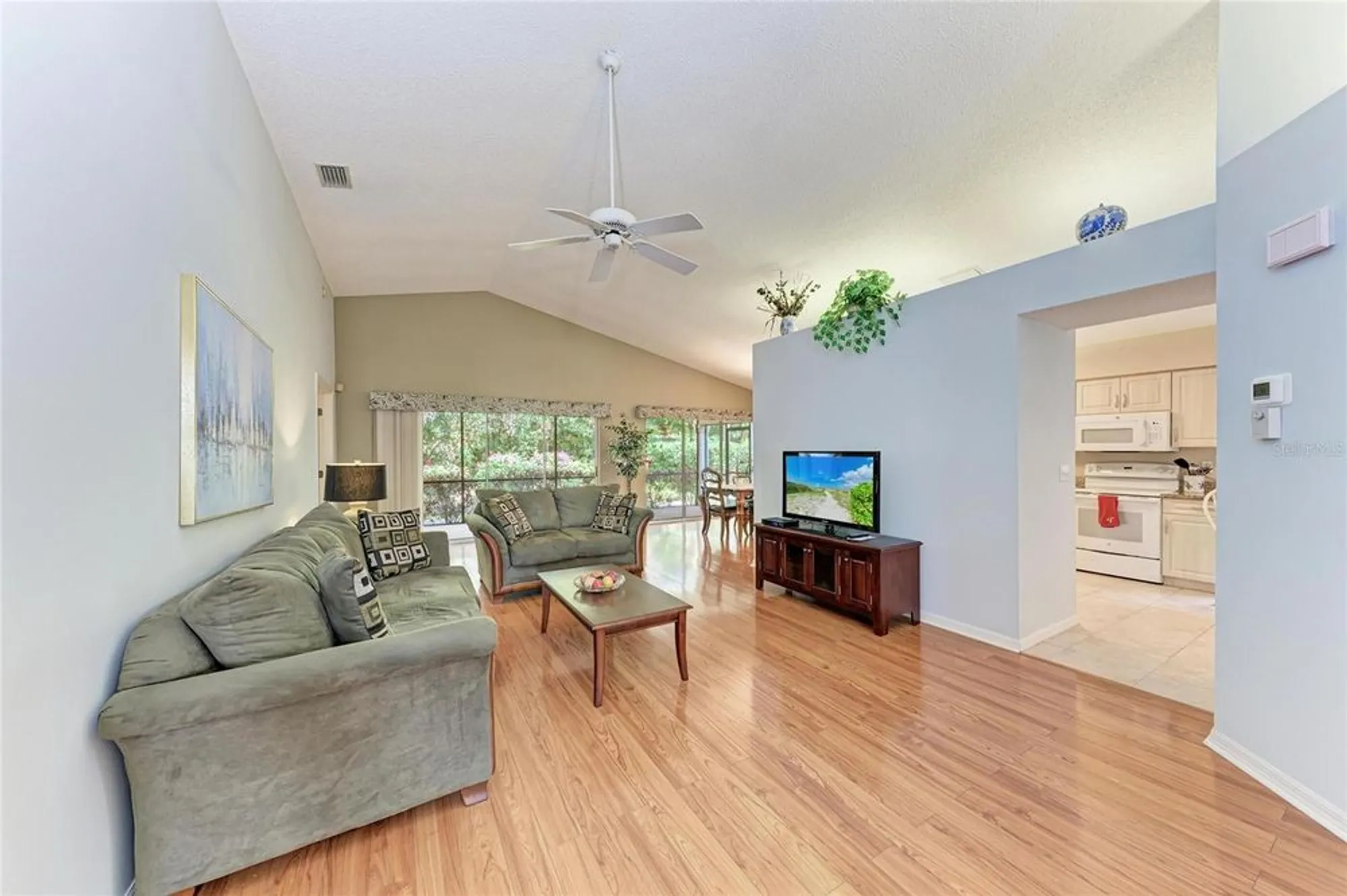 Property Slideshow image 11 of 43 | 5513 83rd ter, Sarasota, FL, 34243
