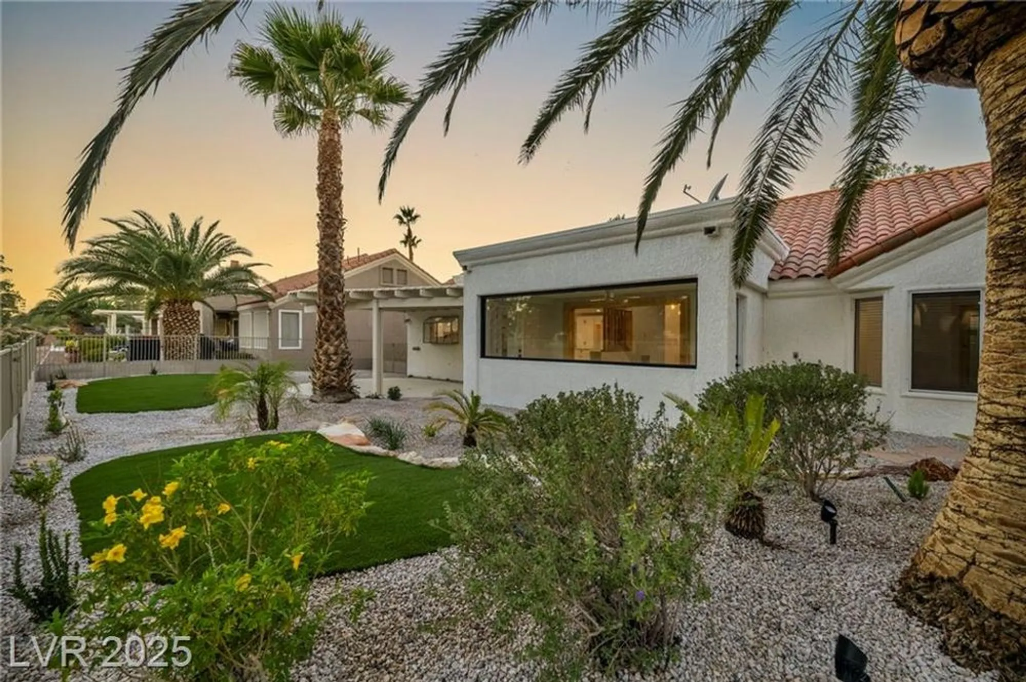 Property Slideshow image 40 of 70 | 2920 crown ridge dr, Las Vegas, NV, 89134