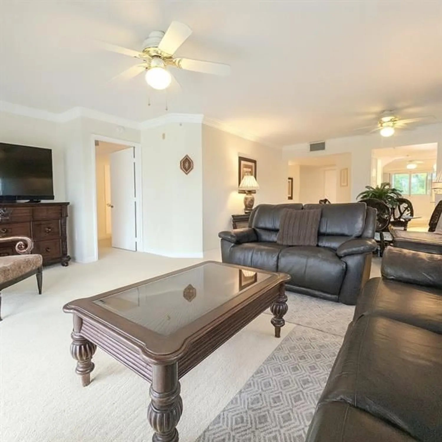 Property Slideshow image 10 of 40 | 901 sw 141st ave apt 301, Pembroke Pines, FL, 33027