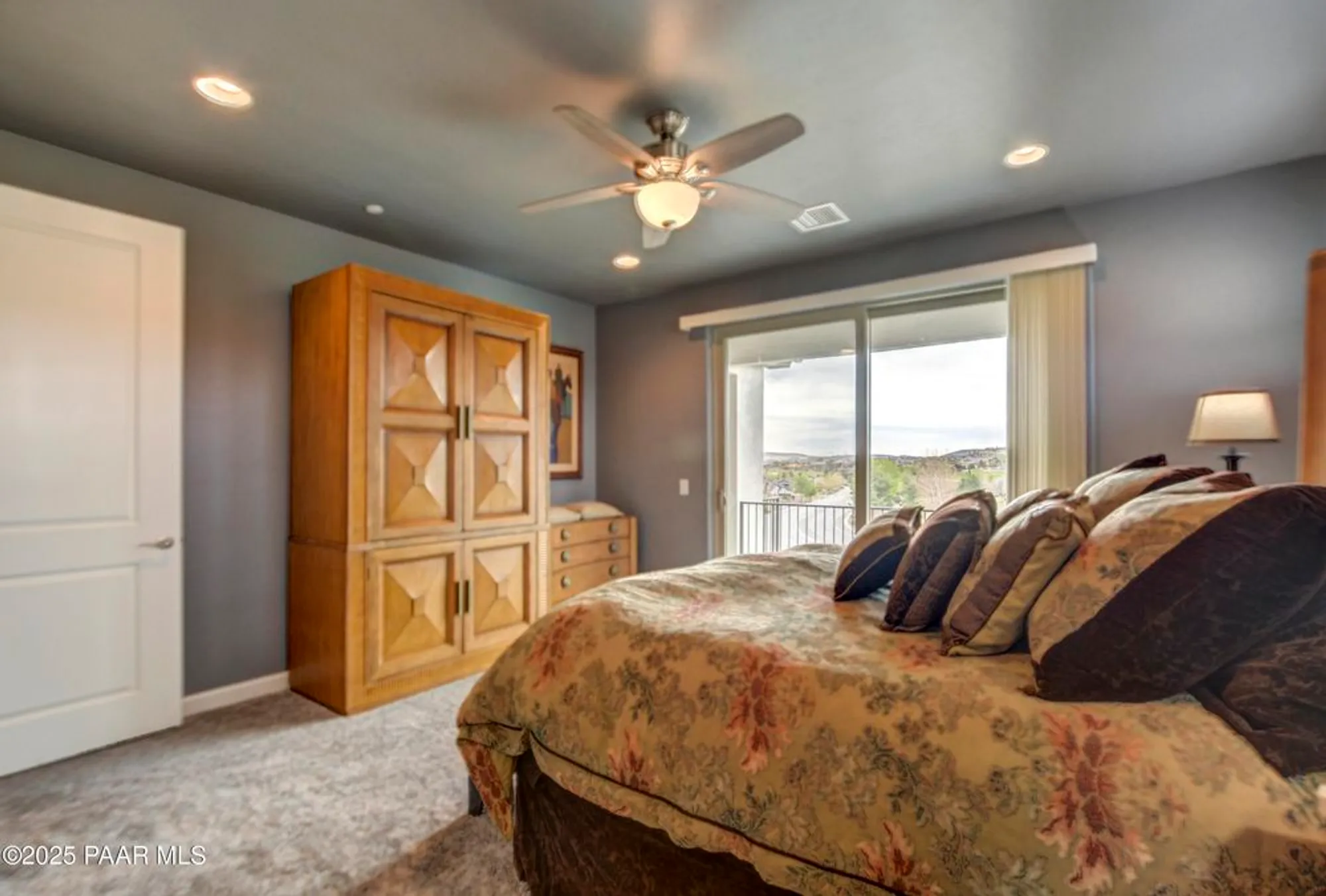 Property Slideshow image 12 of 26 | 212 e smoke tree ln, Prescott, AZ, 86301