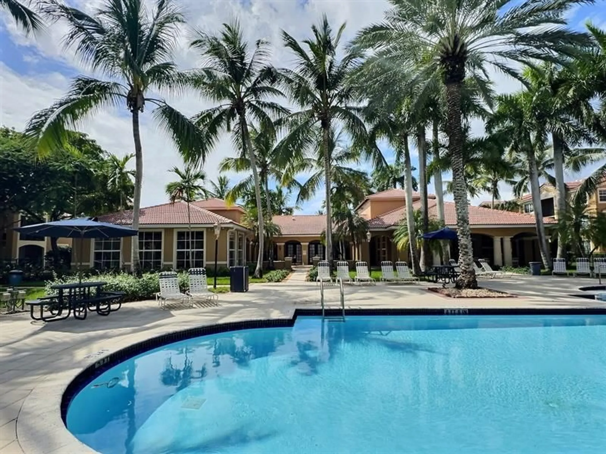 Property Slideshow image 7 of 35 | 7940 n nob hill rd 108, Tamarac, FL, 33321