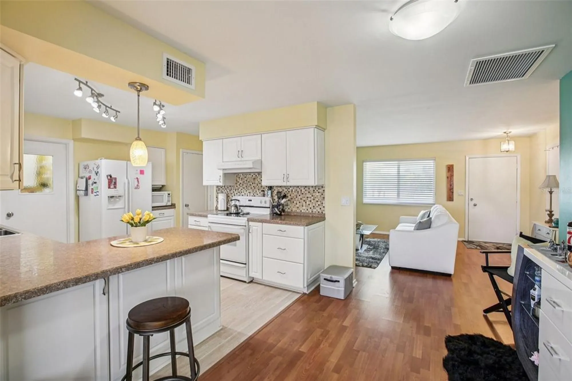 Property Slideshow image 17 of 54 | 1409 n pebble beach blvd, Sun City Center, FL, 33573