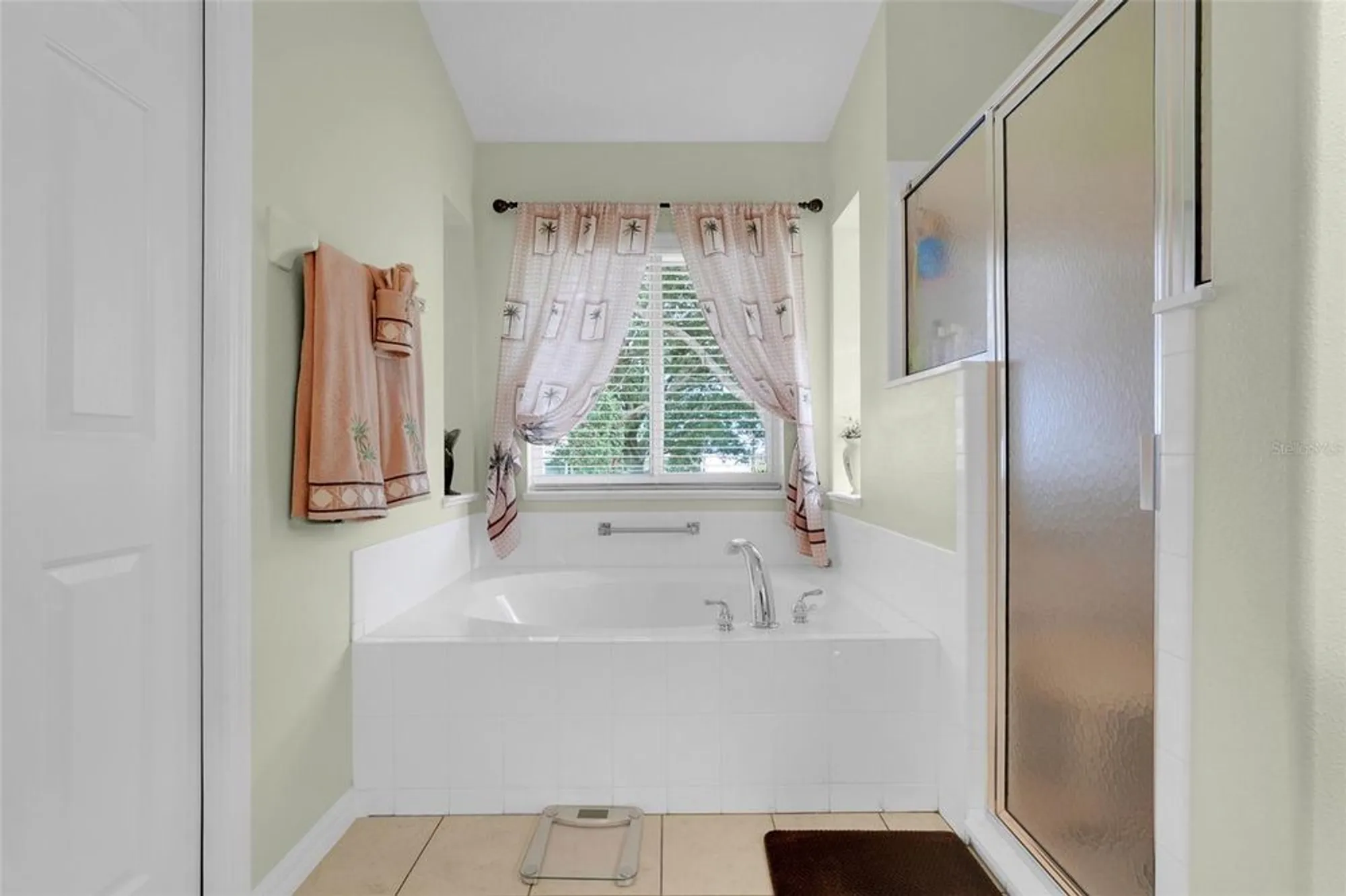 Property Slideshow image 20 of 43 | 4950 glen coe st, Leesburg, FL, 34748
