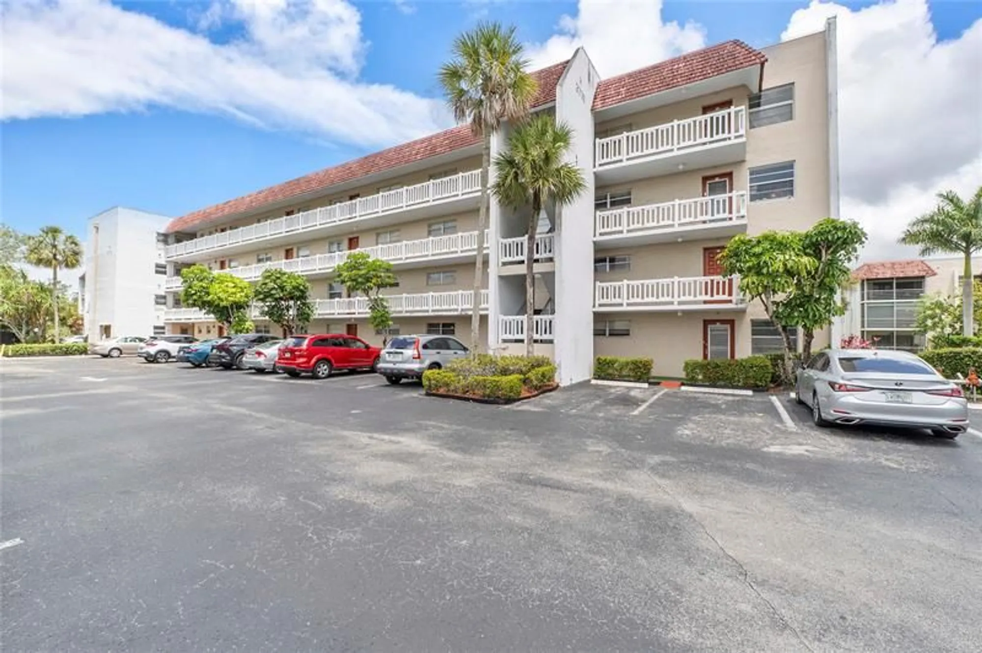 Property Slideshow image 2 of 31 | 3776 inverrary blvd, Lauderhill, FL, 33319