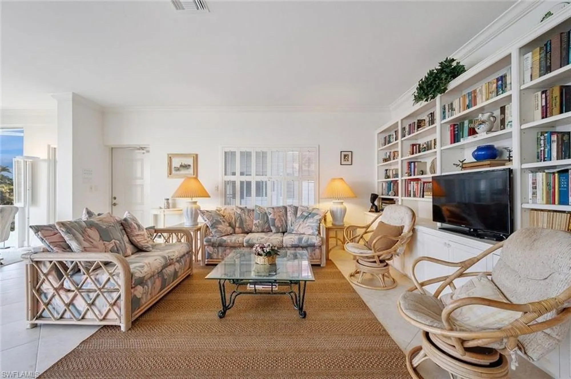Property Slideshow image 7 of 28 | 2246 gulf shore blvd l2, Naples, FL, 34102