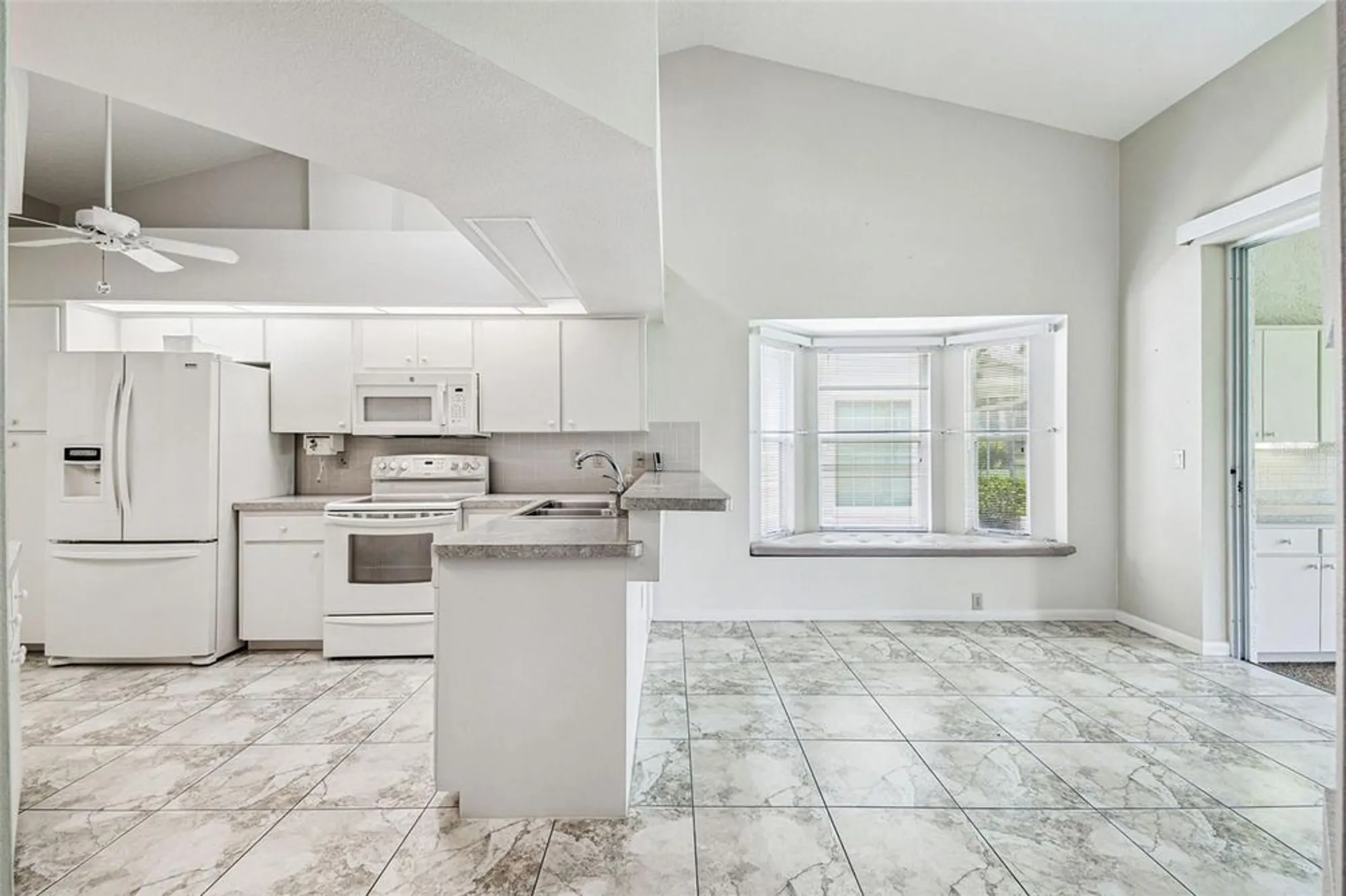 Property Slideshow image 19 of 86 | 8157 hidden hills dr, Spring Hill, FL, 34606