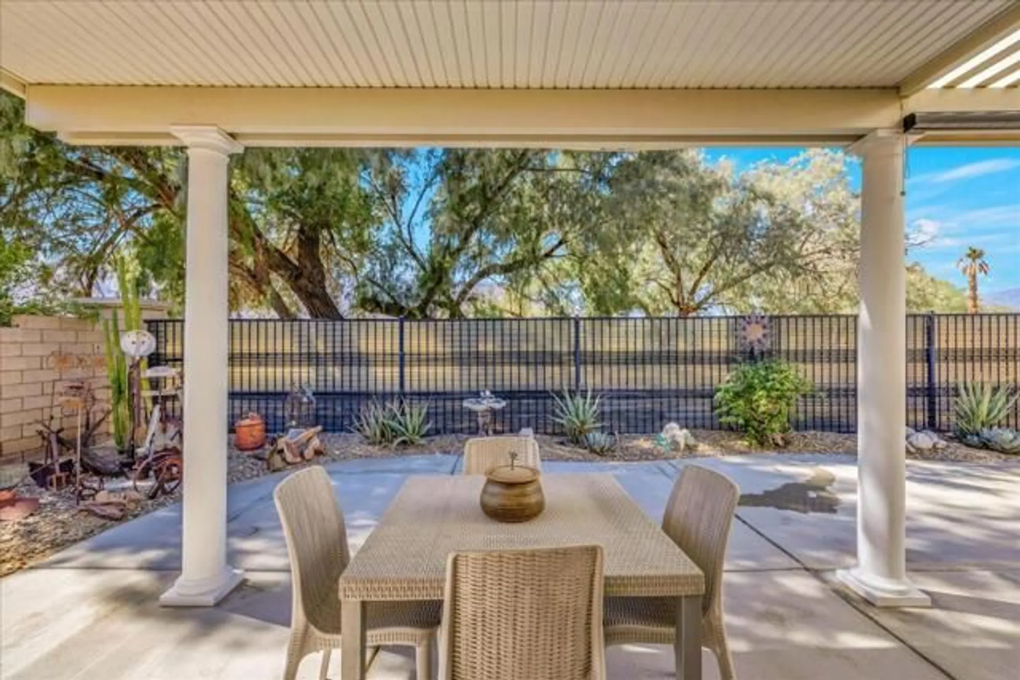 Property Slideshow image 26 of 56 | 2579 savanna way, Palm Springs, CA, 92262