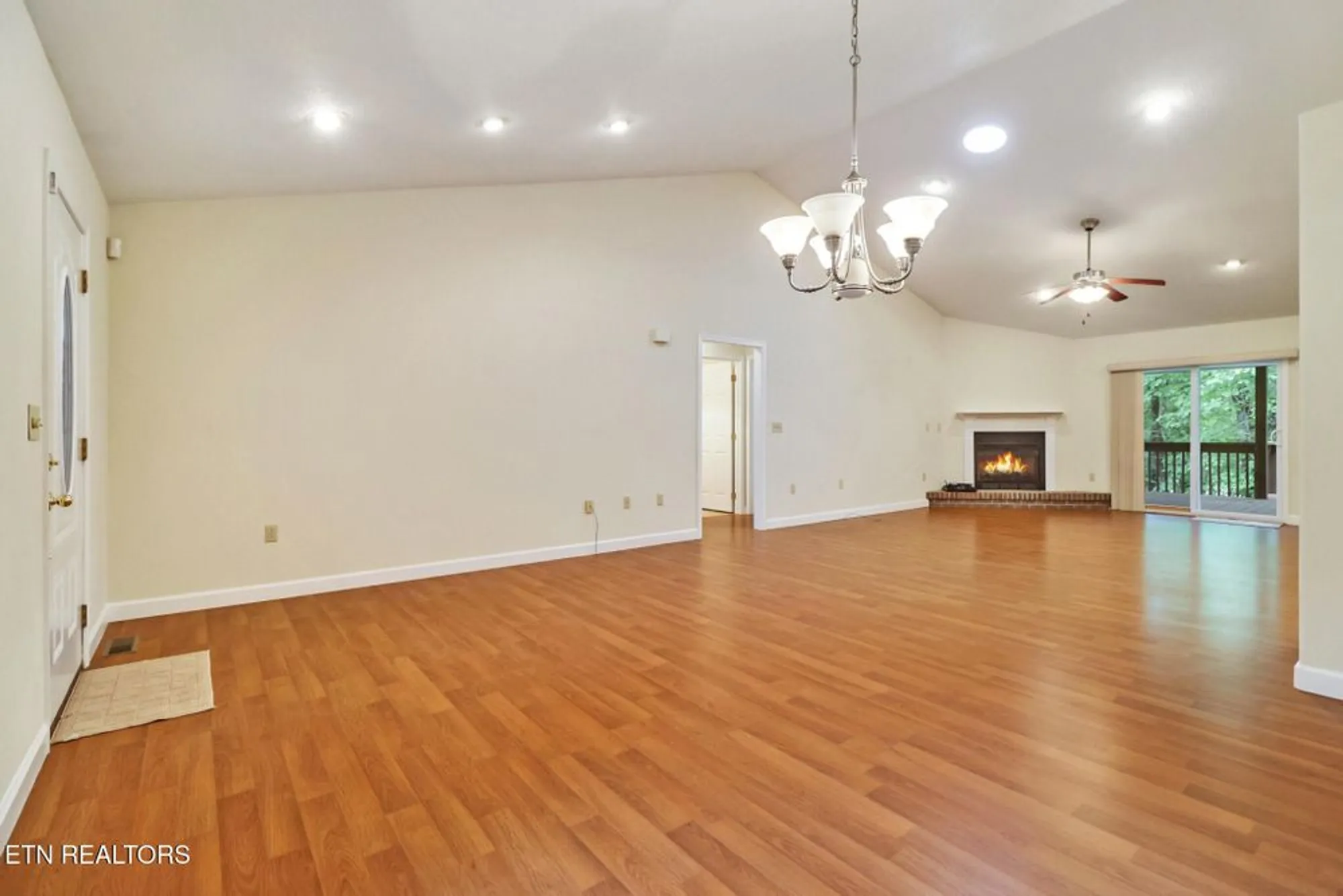 Property Slideshow image 10 of 24 | 348 lakeview dr, Crossville, TN, 38558