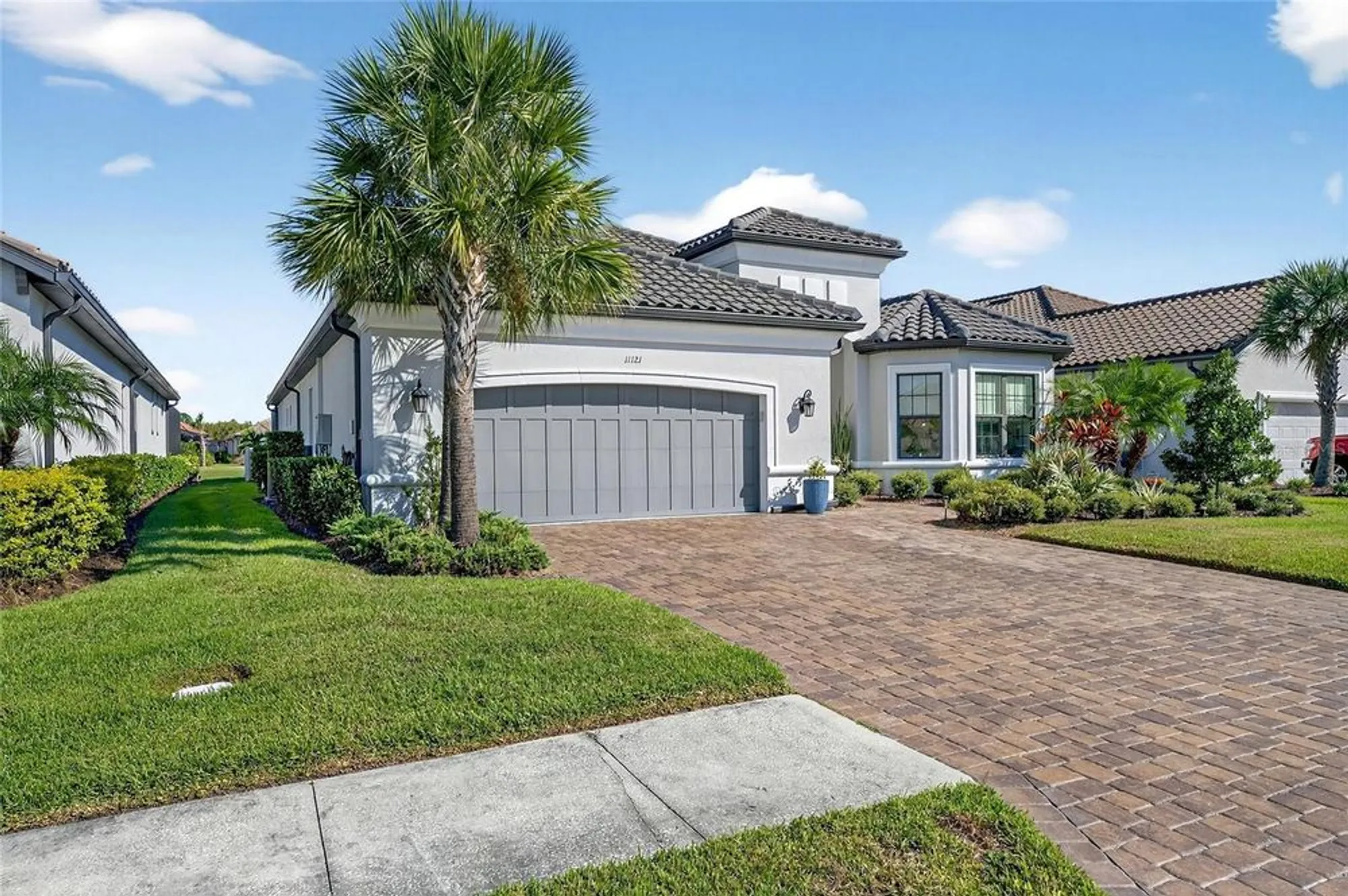 Property Slideshow image 8 of 99 | 11121 egeria dr, Odessa, FL, 33556