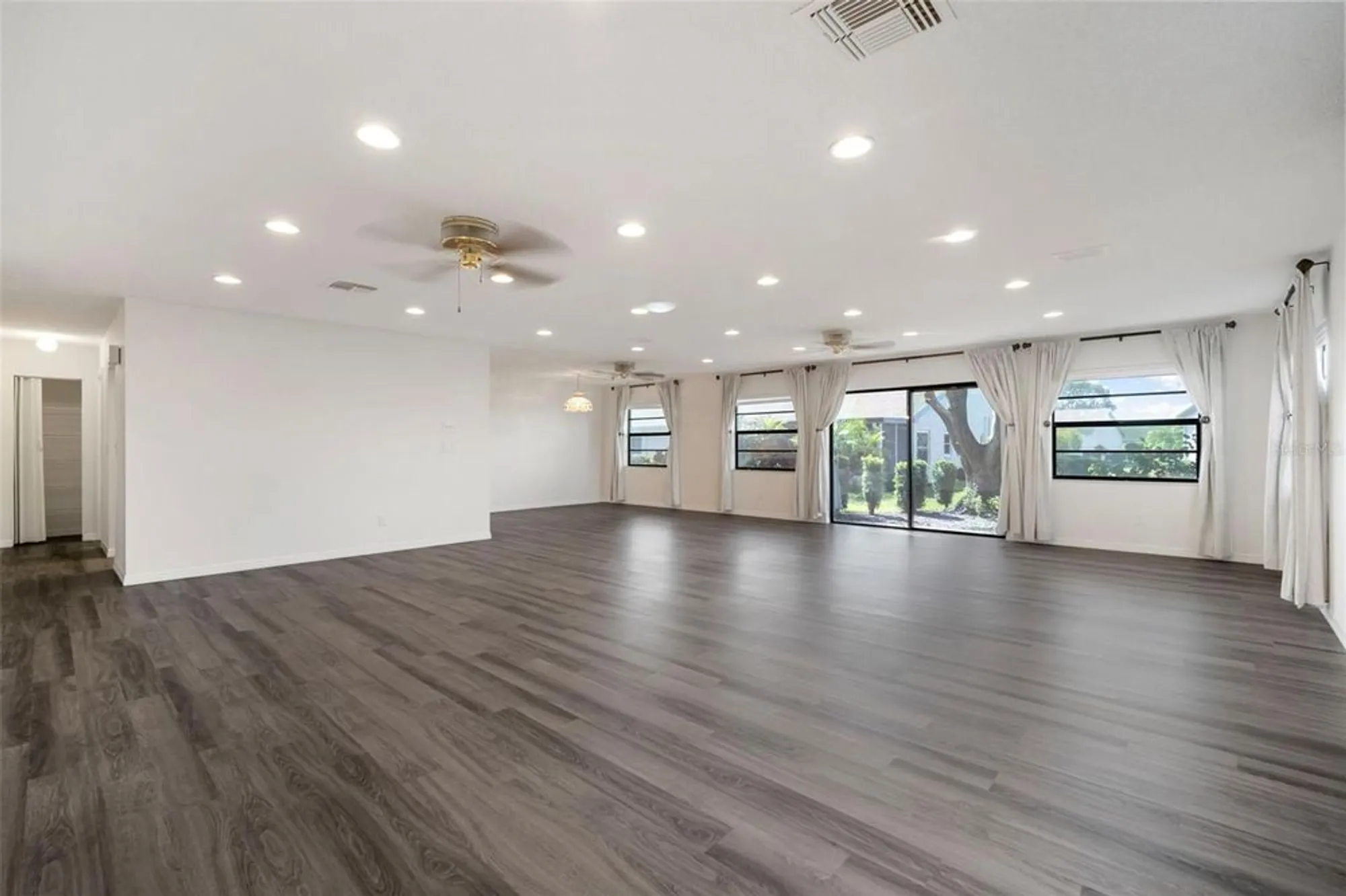 Property Slideshow image 8 of 53 | 1508 ingram dr # 20, Sun City Center, FL, 33573