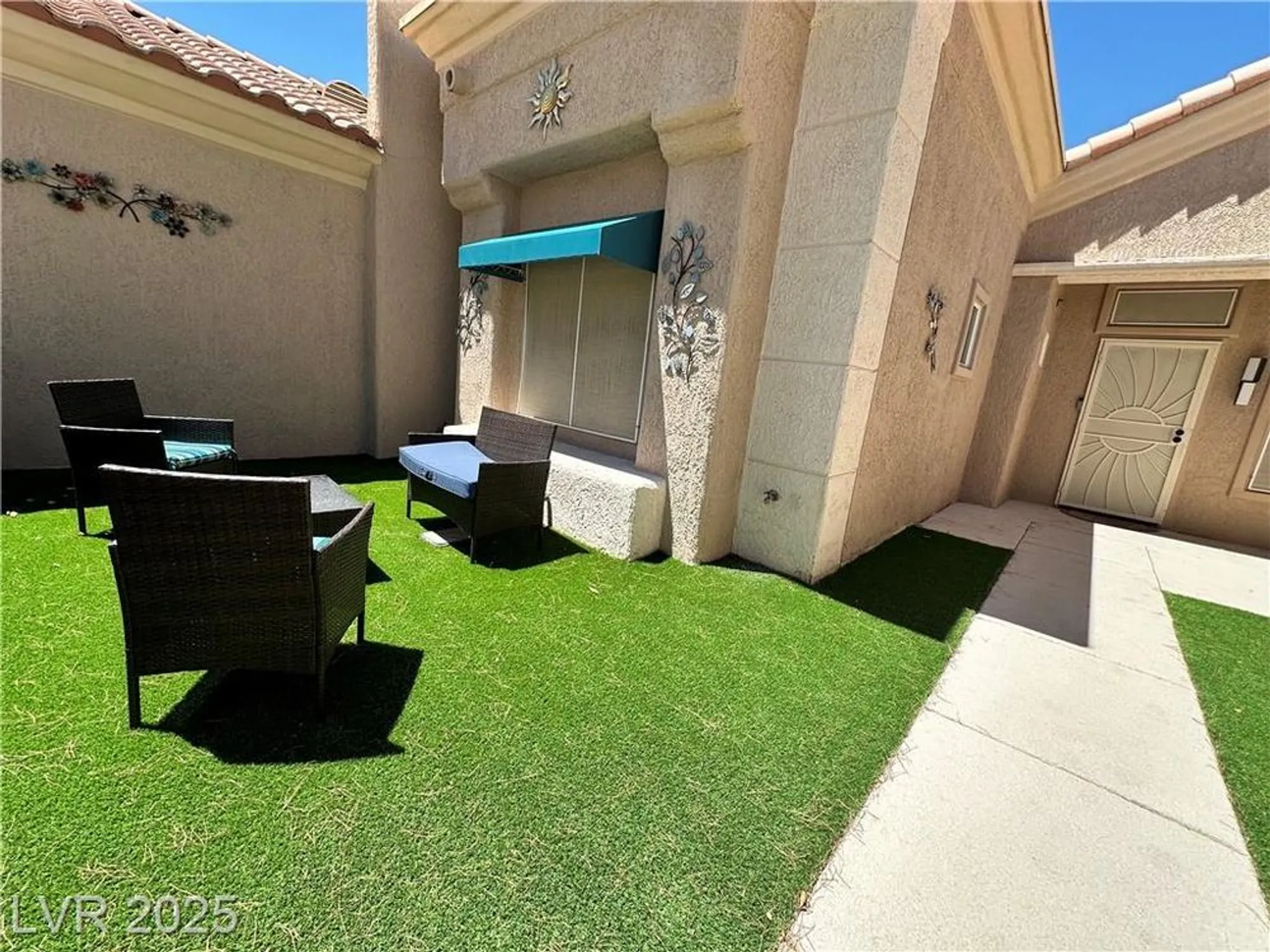 Property Slideshow image 16 of 27 | 2011 sun cliffs st, Las Vegas, NV, 89134
