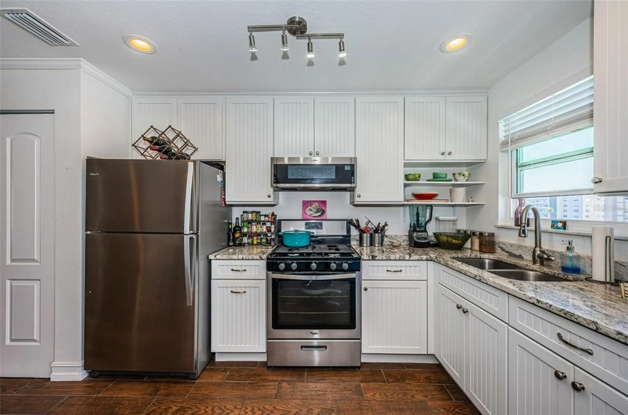 Property Slideshow image 10 of 99 | 5925 shore blvd 505, Gulfport, FL, 33707