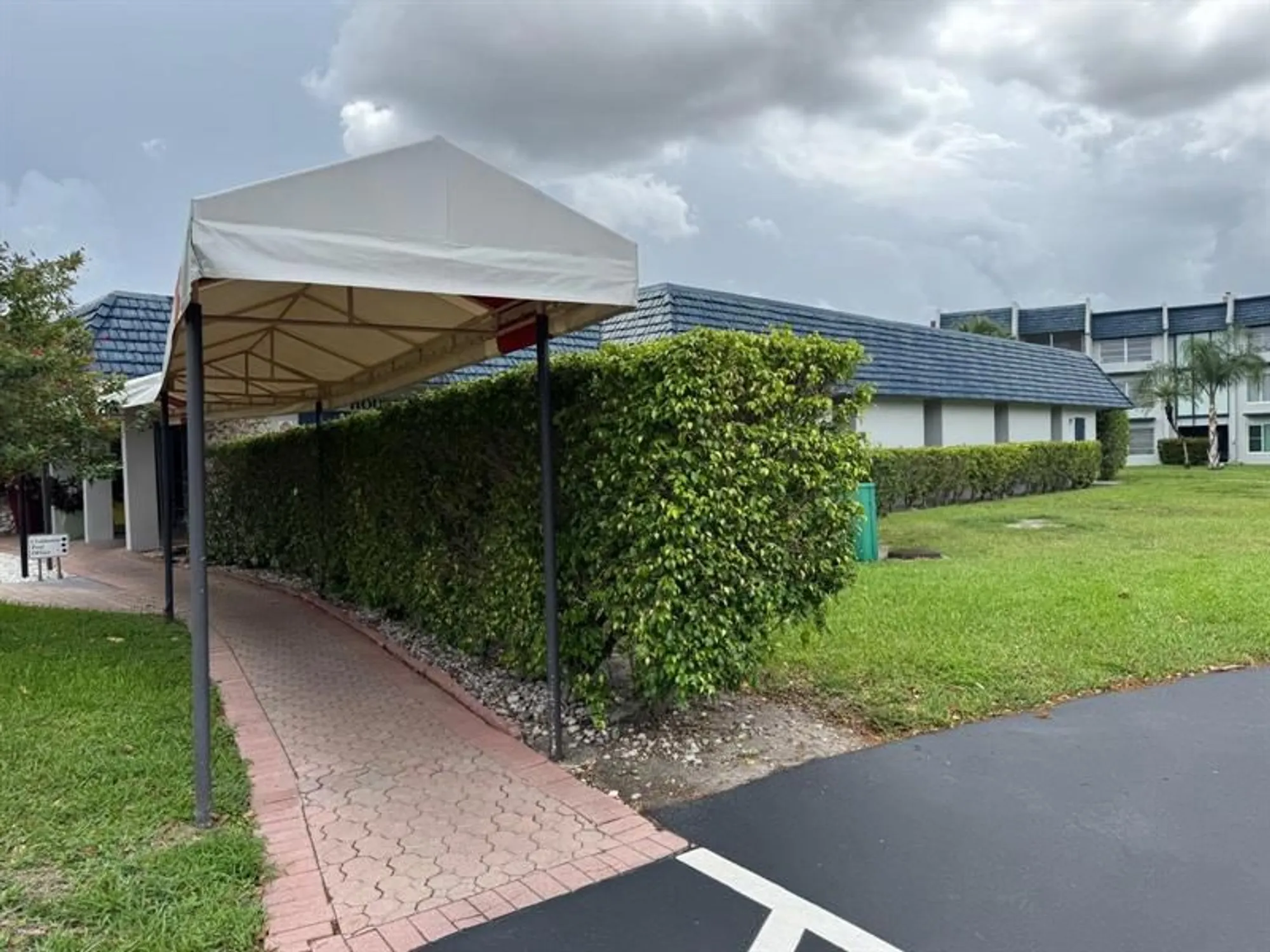 Property Slideshow image 34 of 37 | 7797 golf circle dr apt 304, Margate, FL, 33063