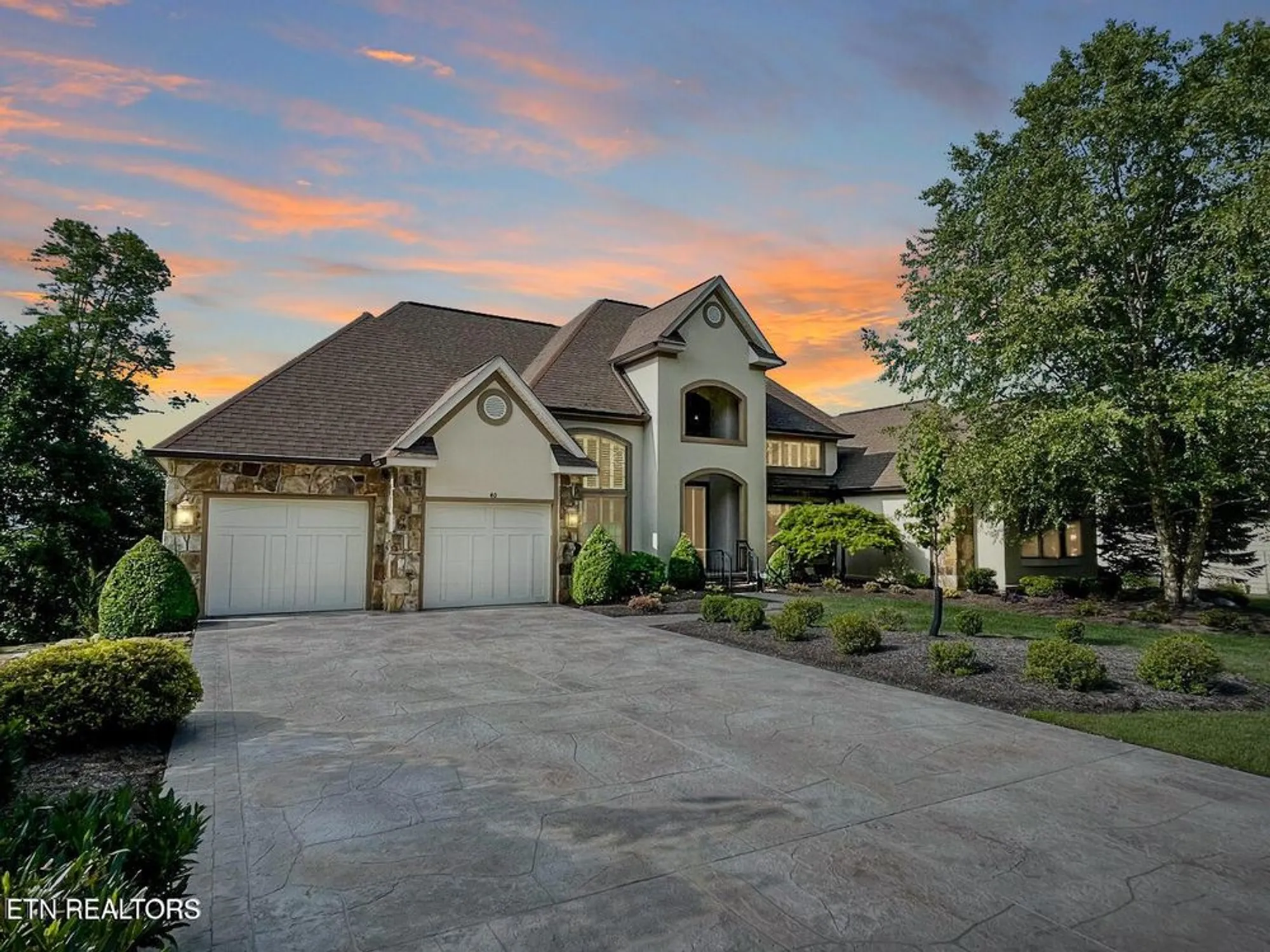 Property Slideshow image 1 of 46 | 40 bluff view ter, Crossville, TN, 38558