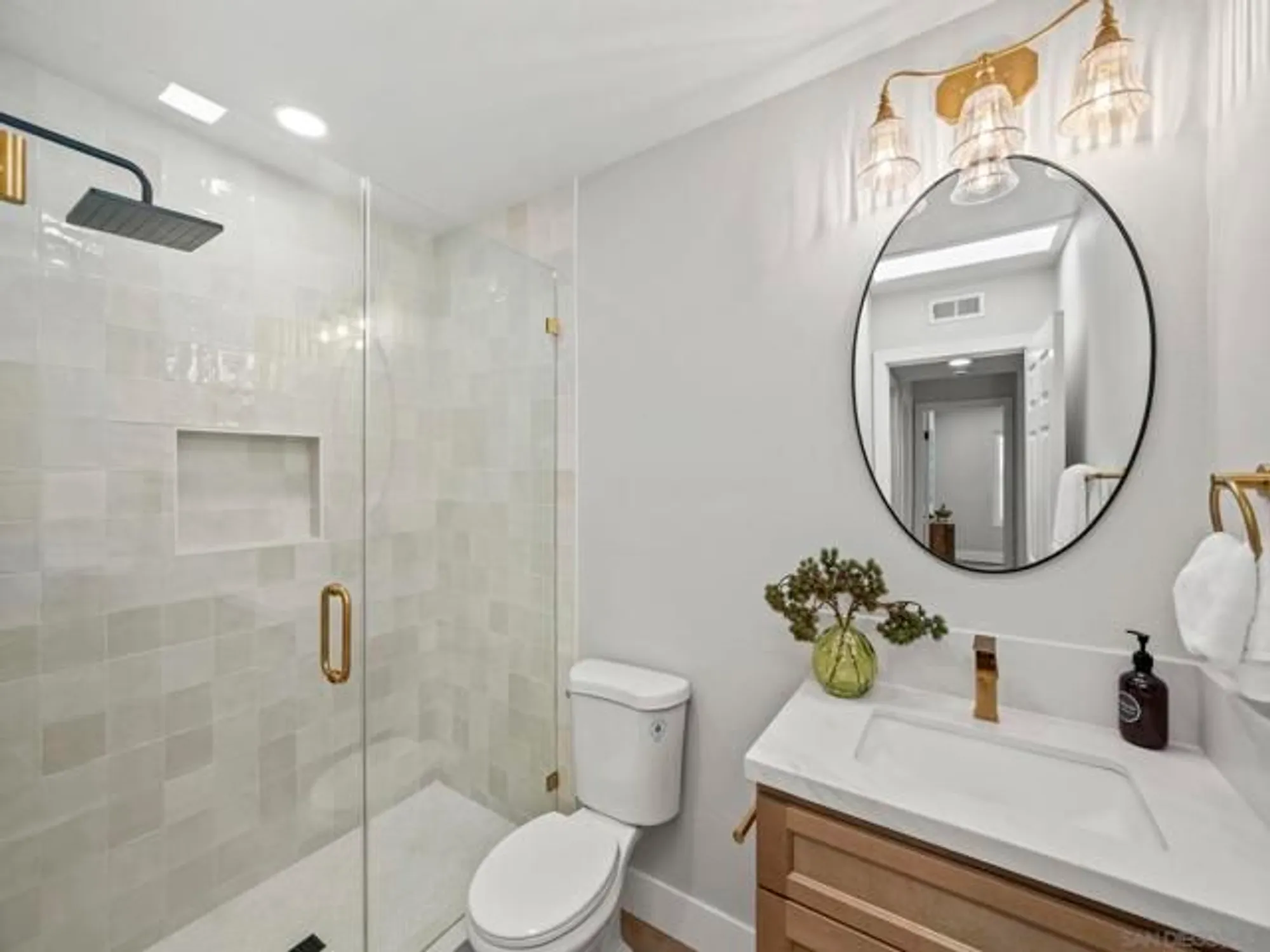 Property Slideshow image 16 of 48 | 4767 miletus way, Oceanside, CA, 92056