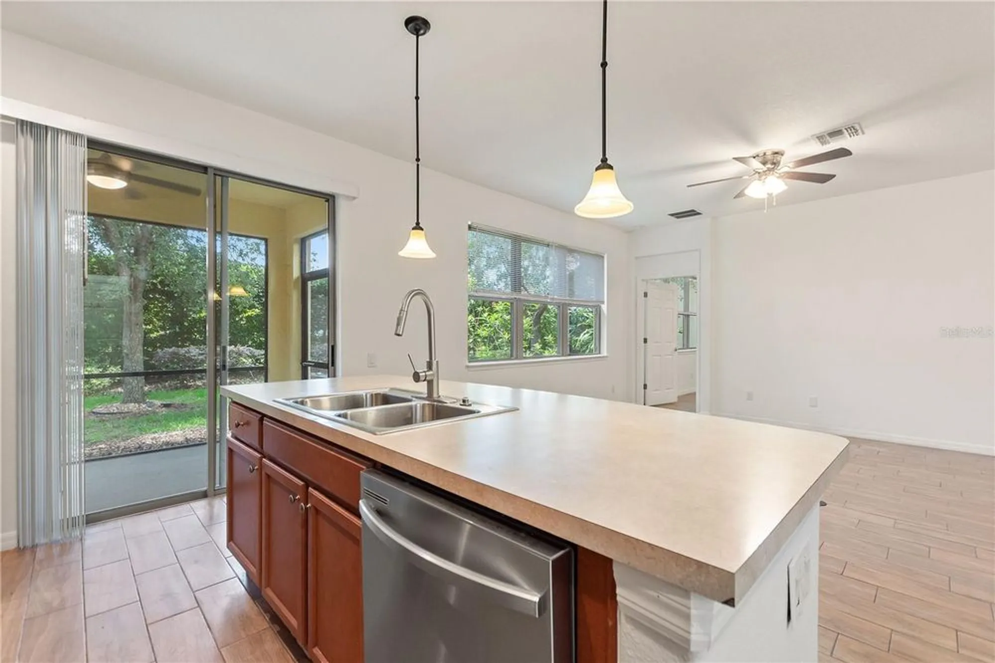 Property Slideshow image 7 of 35 | 519 cadiz dr, Davenport, FL, 33837