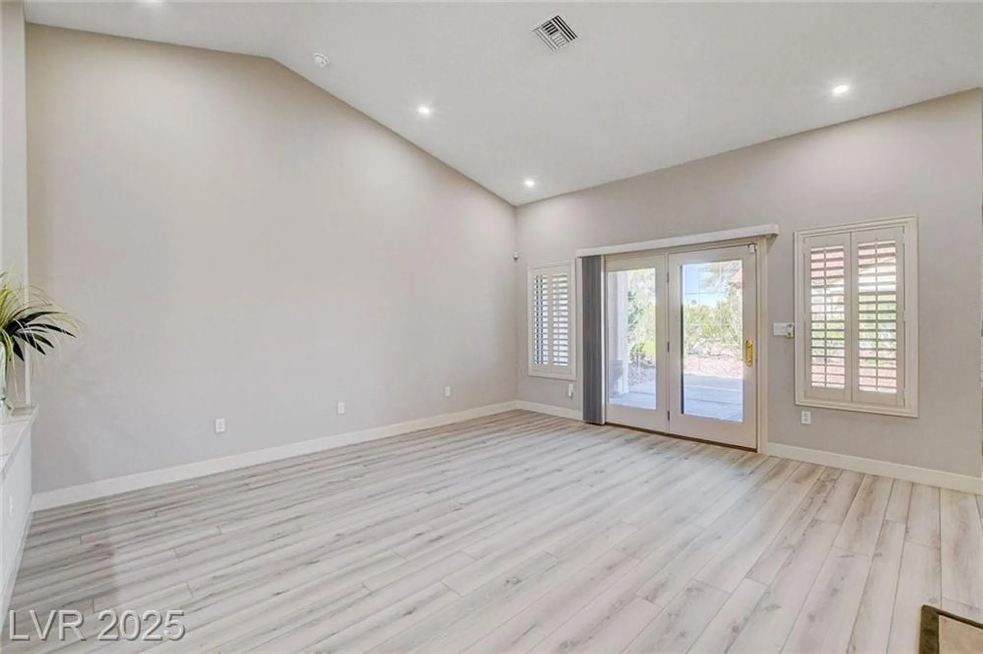 Property Slideshow image 18 of 42 | 10044 woodhouse dr, Las Vegas, NV, 89134
