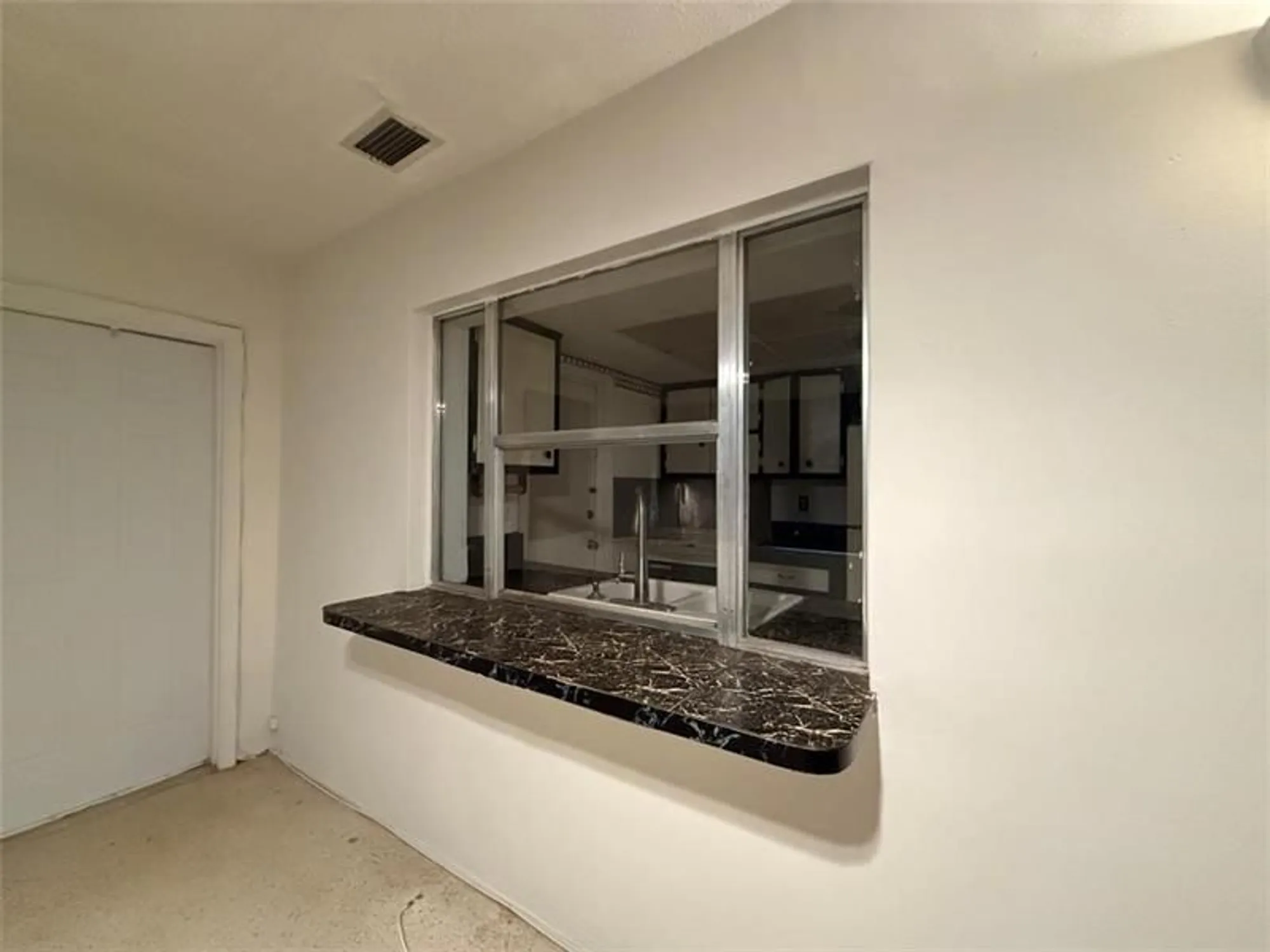 Property Slideshow image 9 of 17 | 4314 nw 47th ct, Tamarac, FL, 33319