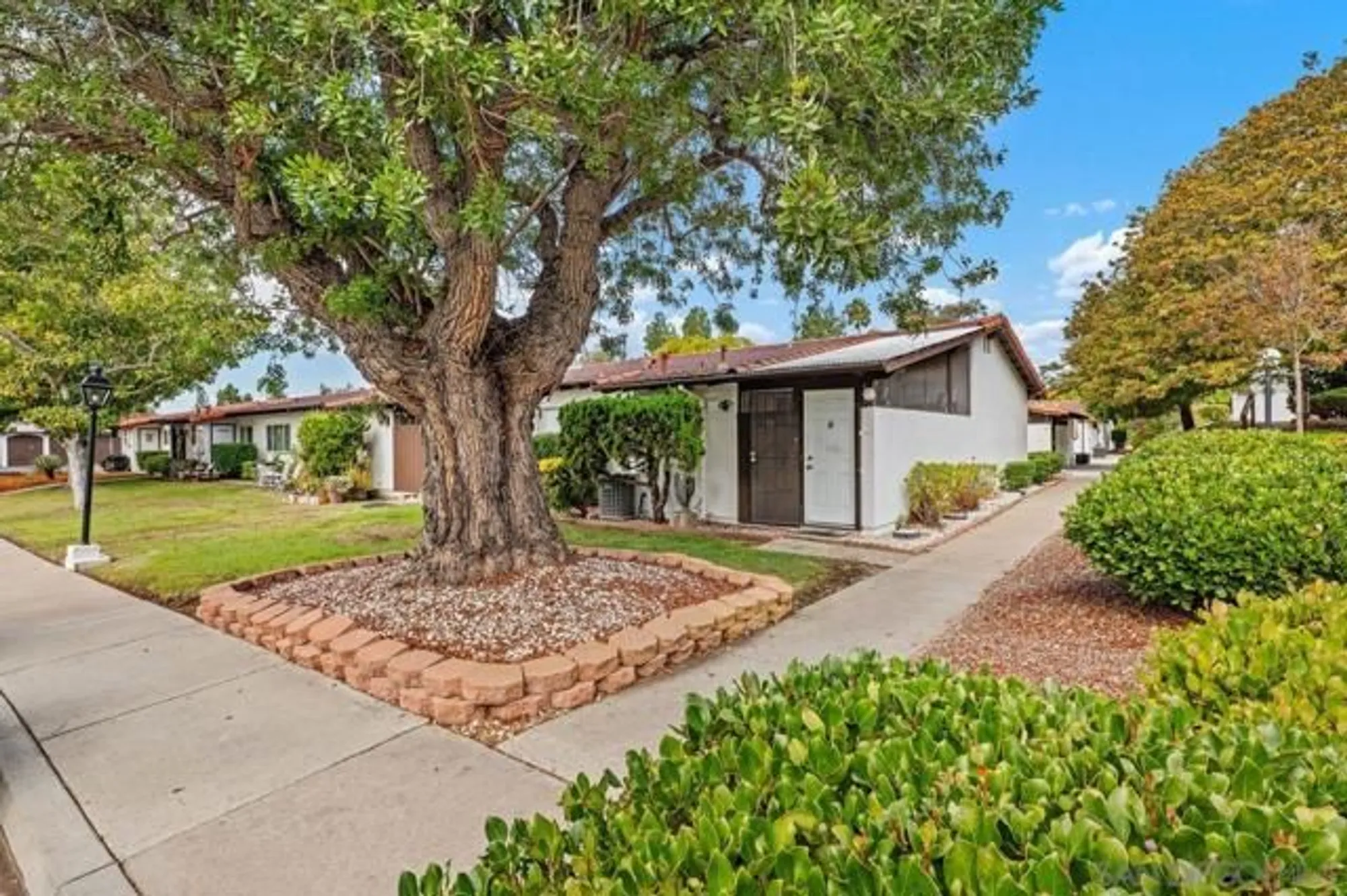 Property Slideshow image 2 of 37 | 16533 caminito vecinos unit 52, San Diego, CA, 92128