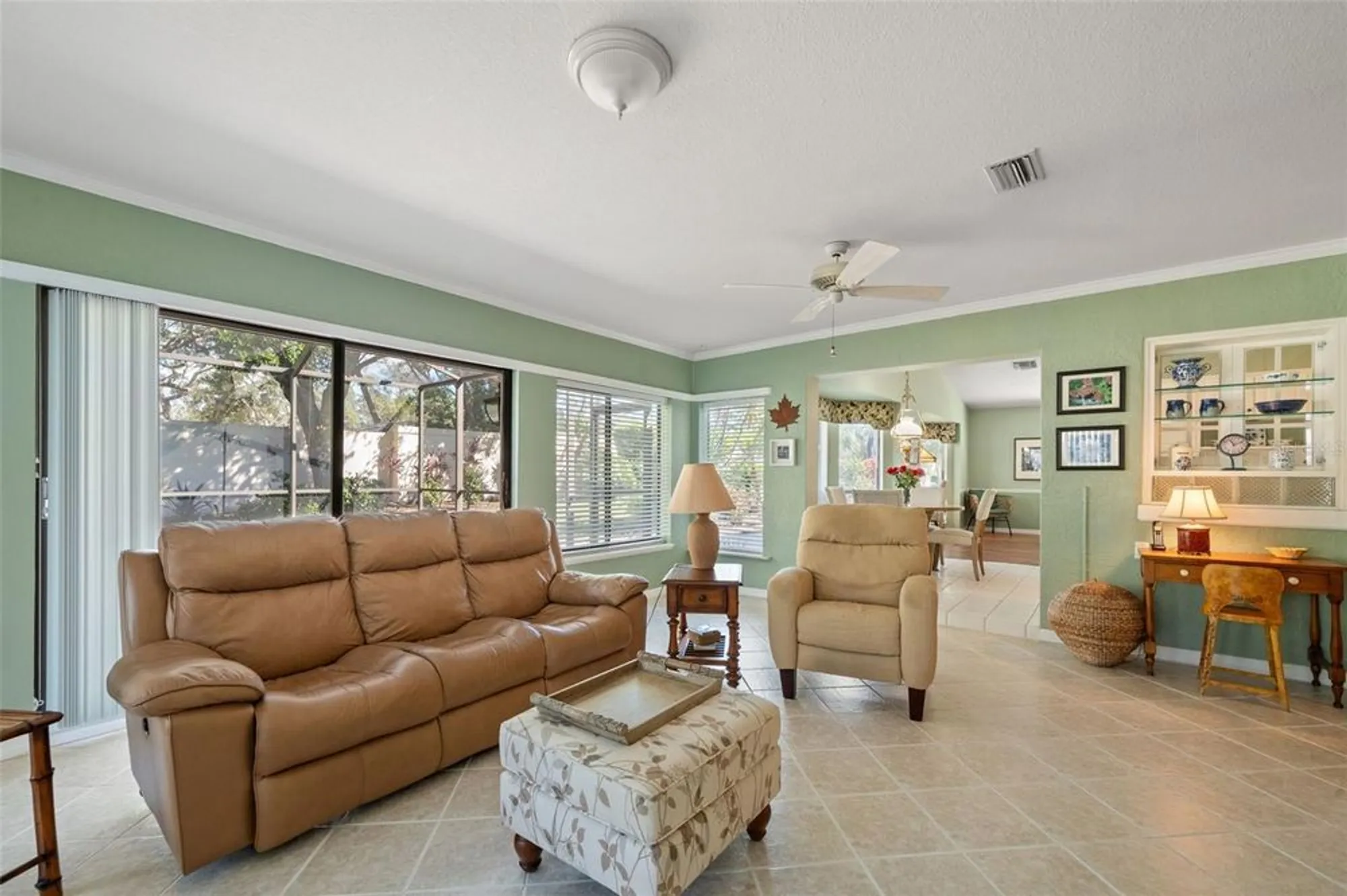 Property Slideshow image 9 of 77 | 2647 royal ridge dr, Spring Hill, FL, 34606