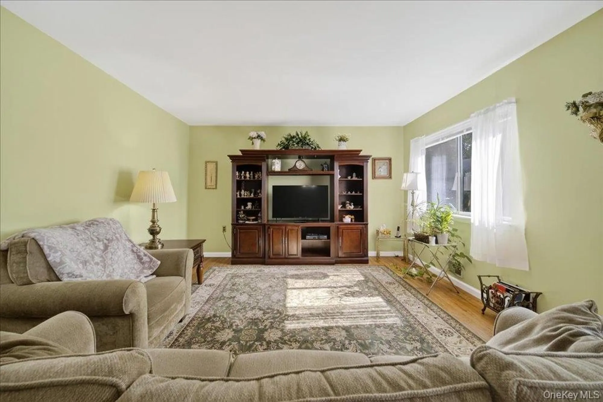 Property Slideshow image 5 of 44 | 129c columbia ct, Yorktown Heights, NY, 10598